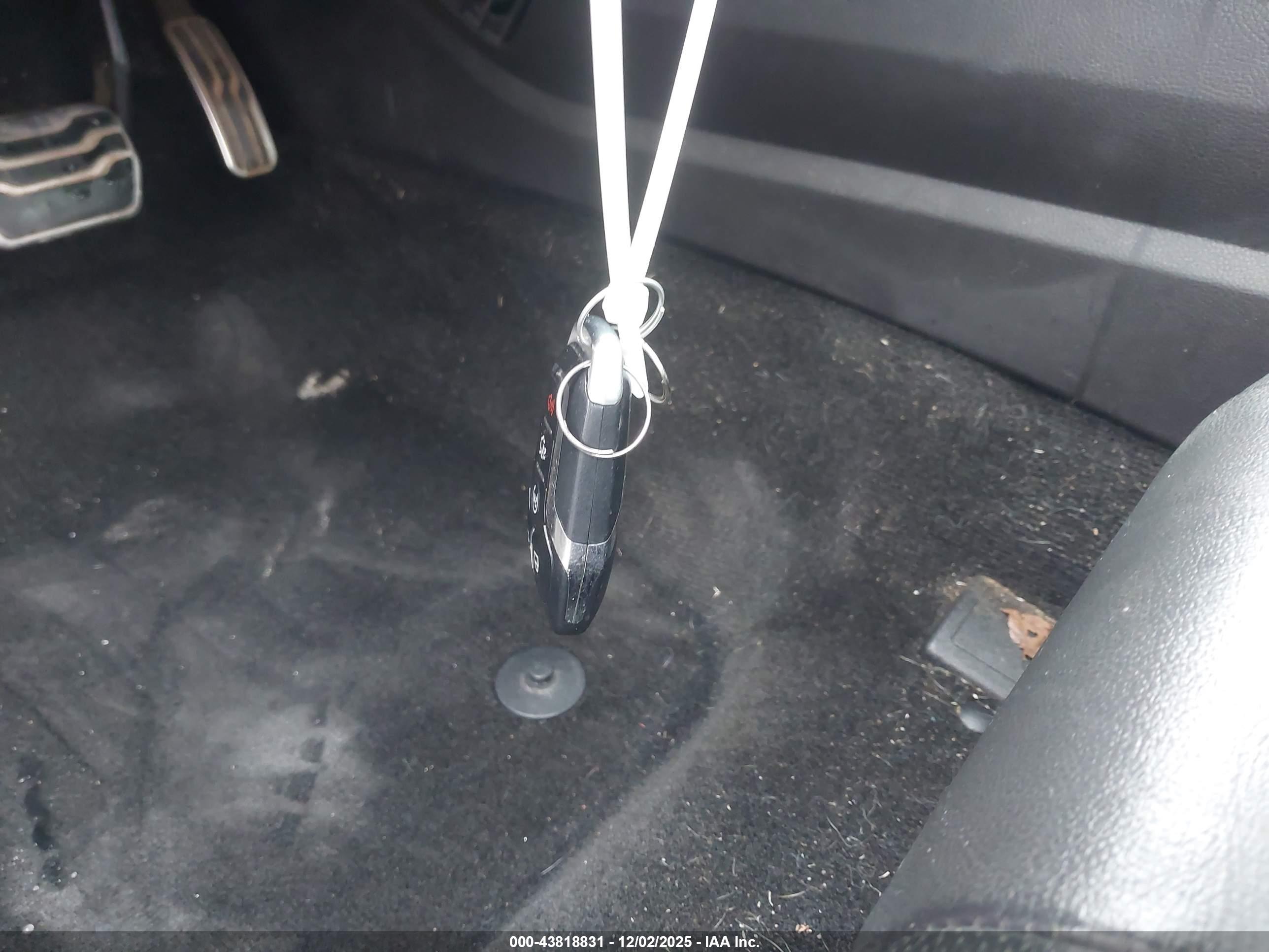FORD FUSION image 11
