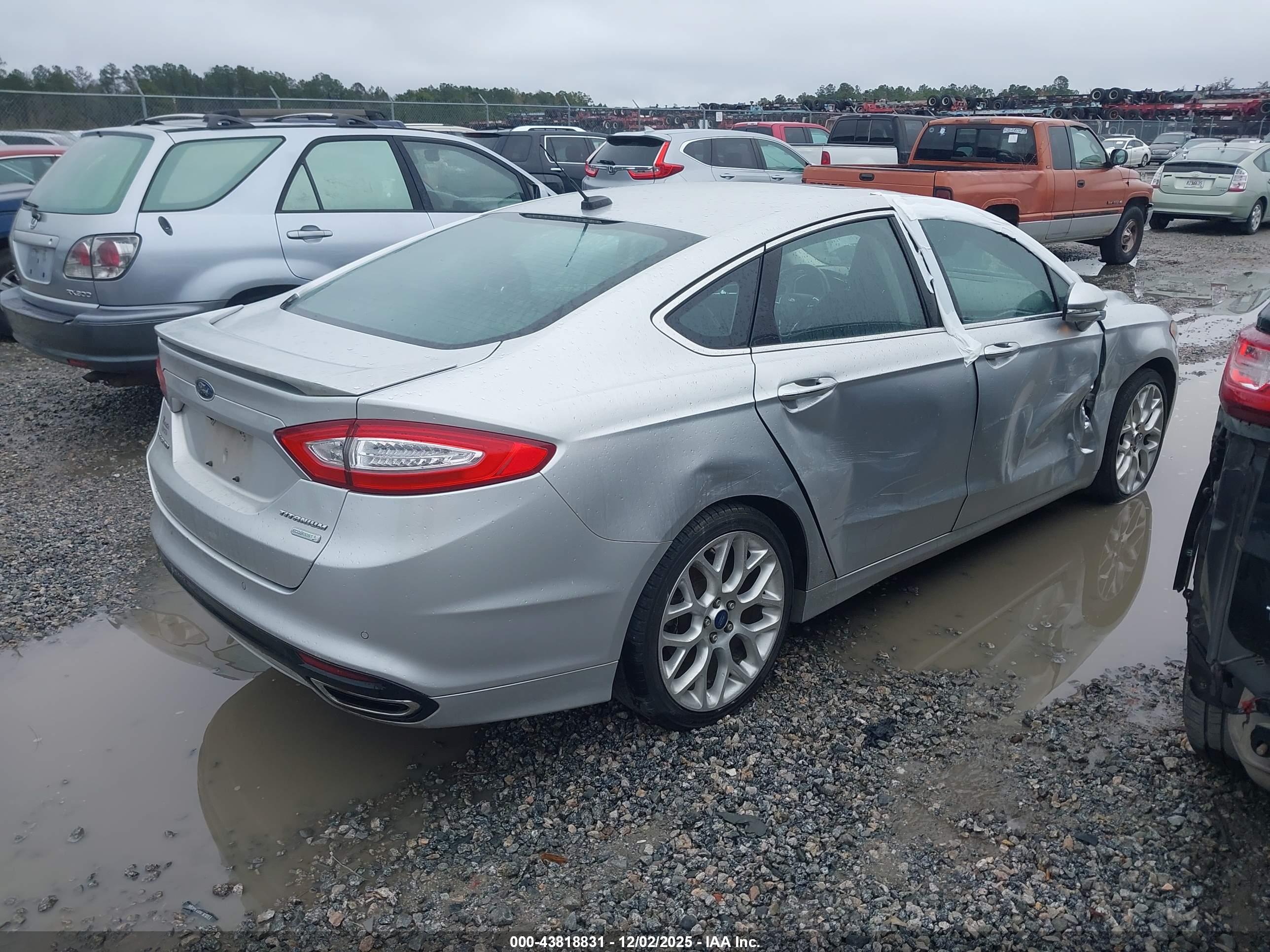 FORD FUSION image 4
