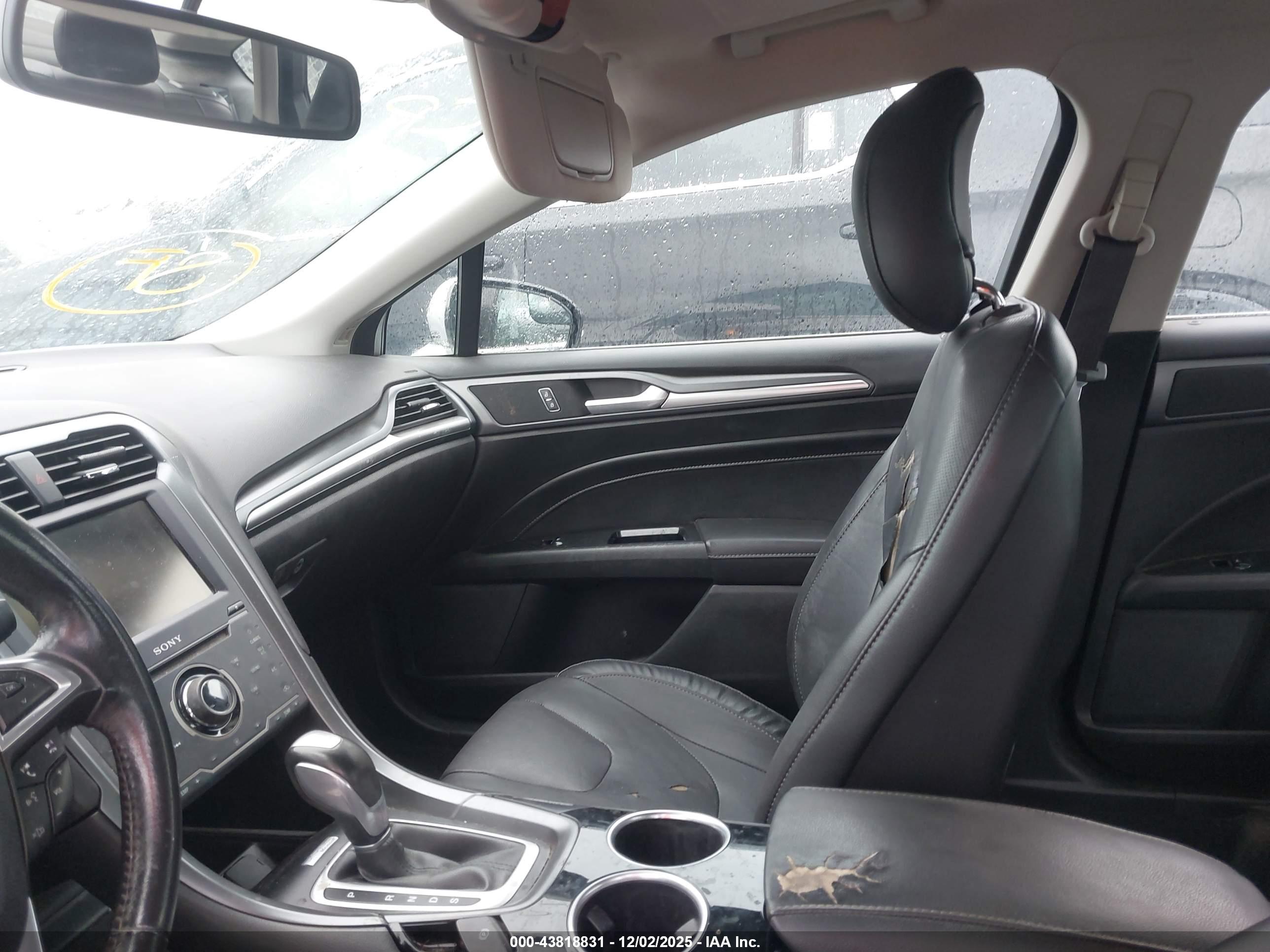 FORD FUSION image 5