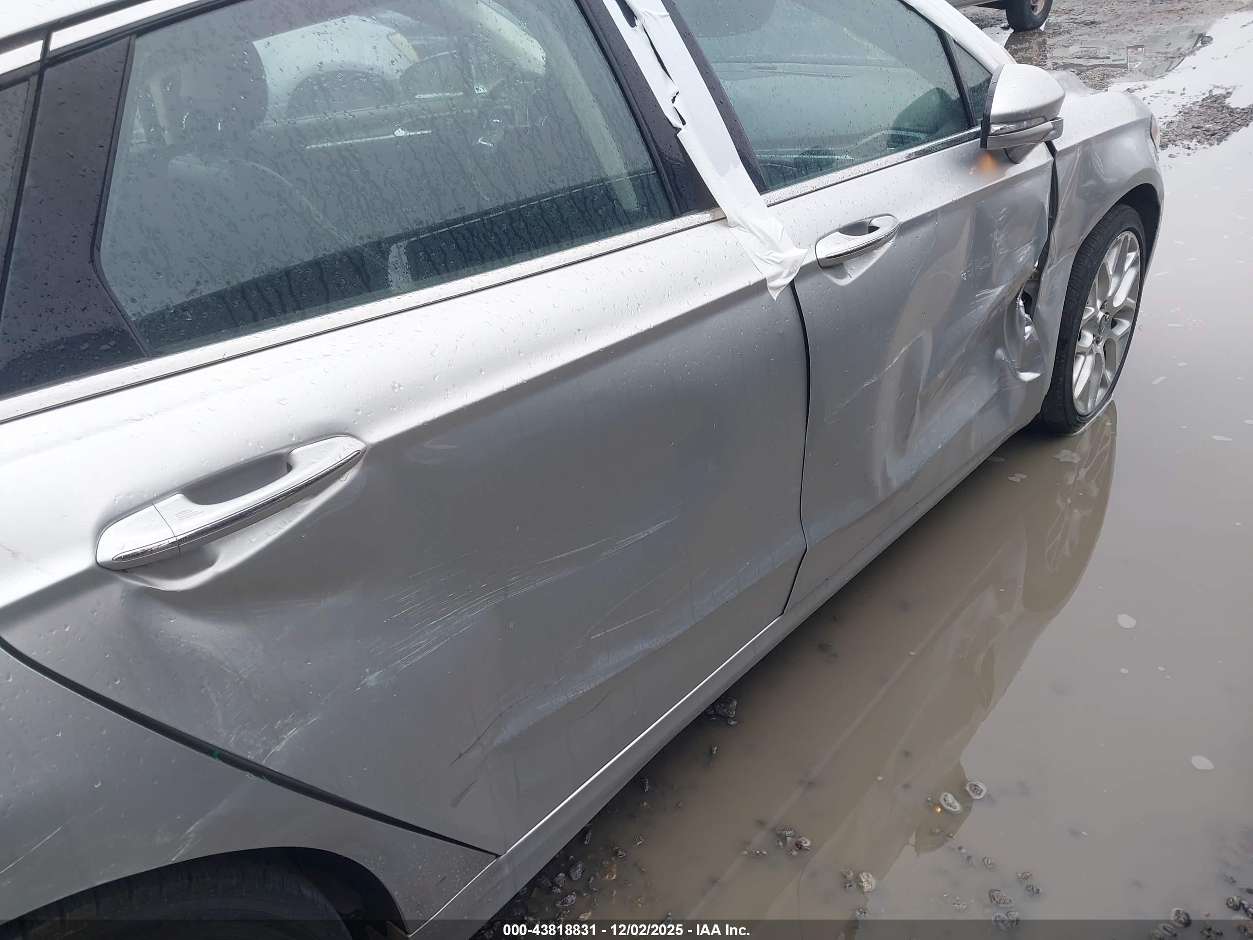 FORD FUSION image 6