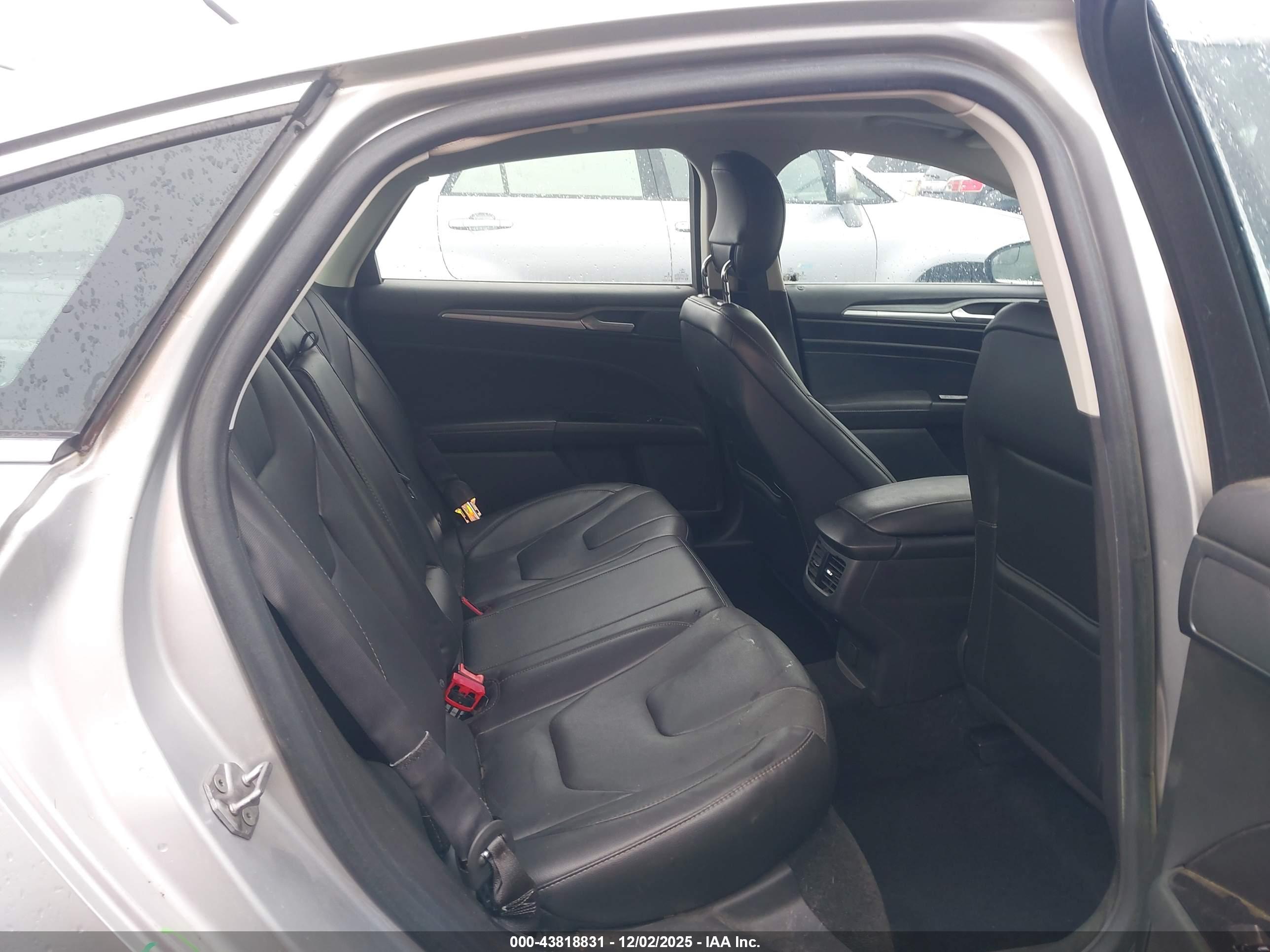 FORD FUSION image 8
