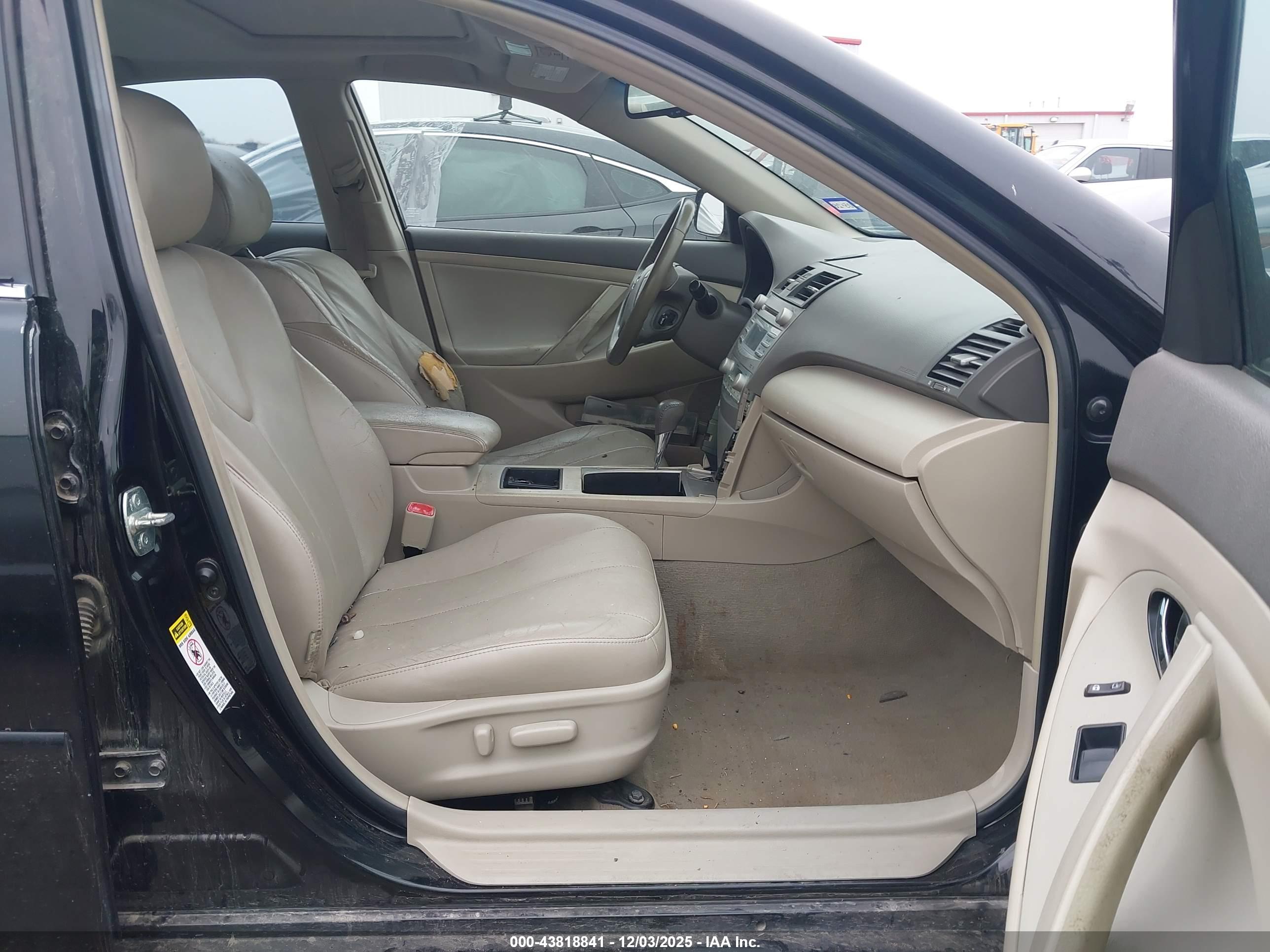 TOYOTA CAMRY image 5