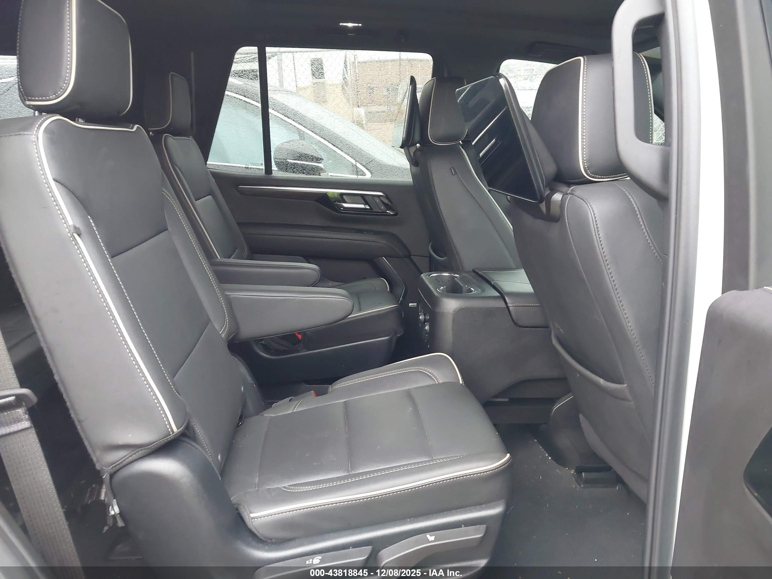 CHEVROLET TAHOE image 8