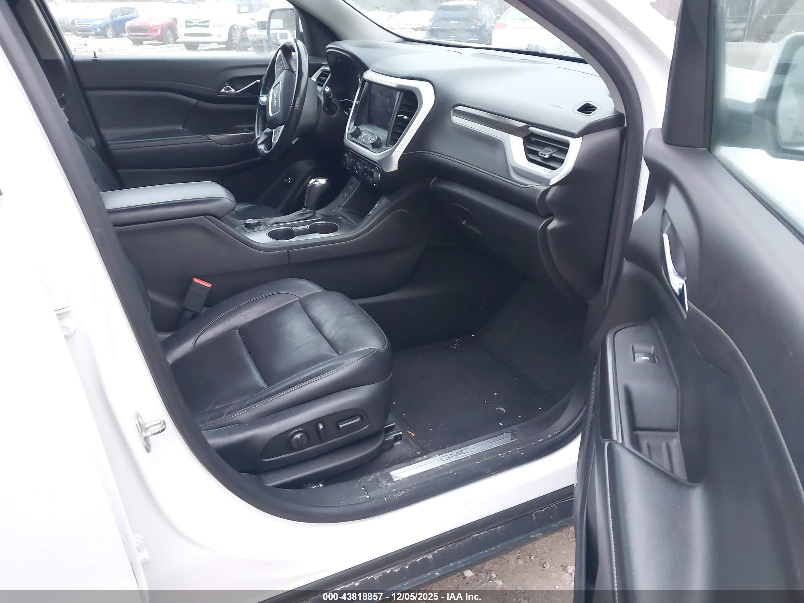 GMC ACADIA image 5