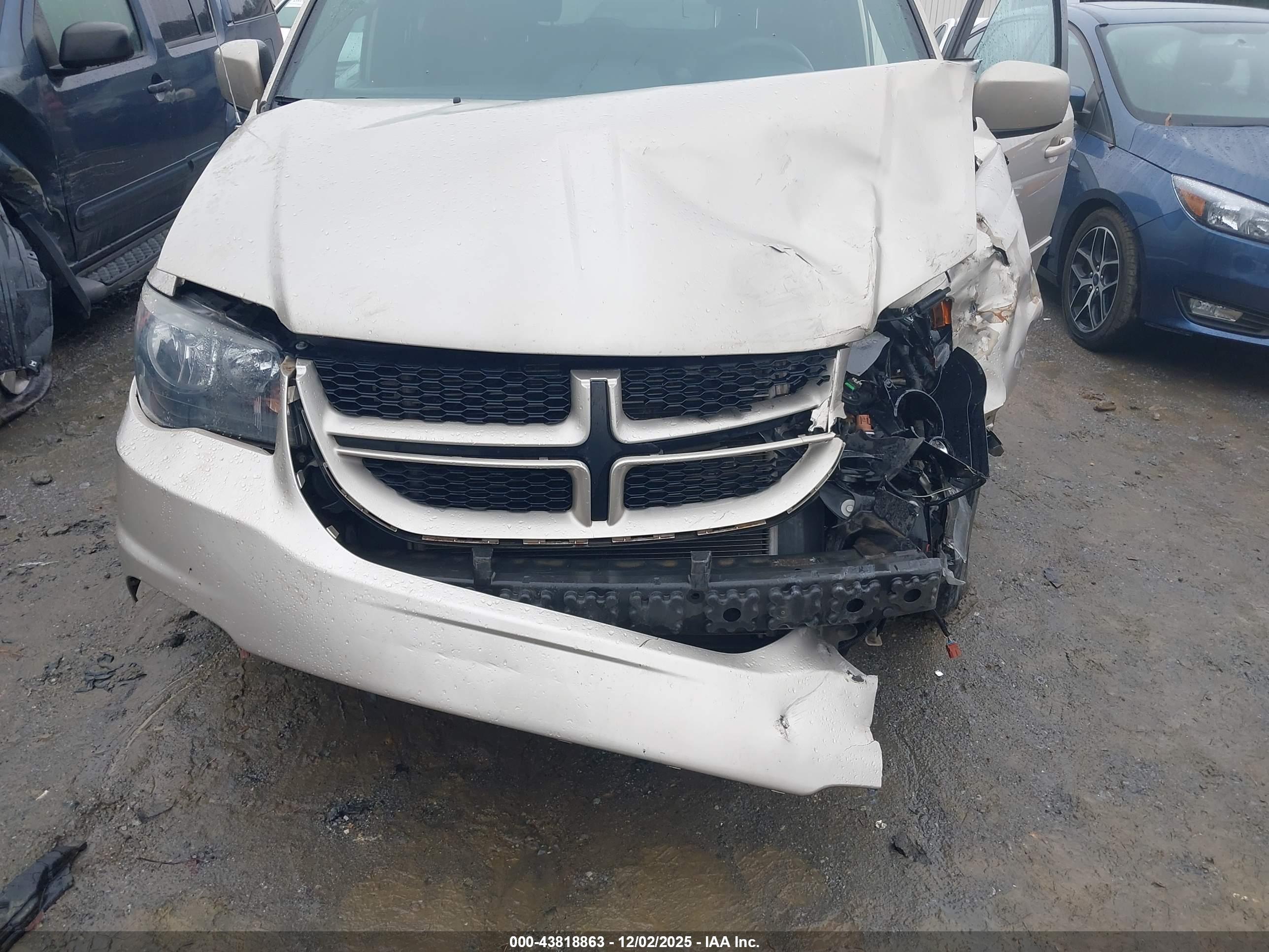 DODGE GRAND image 6