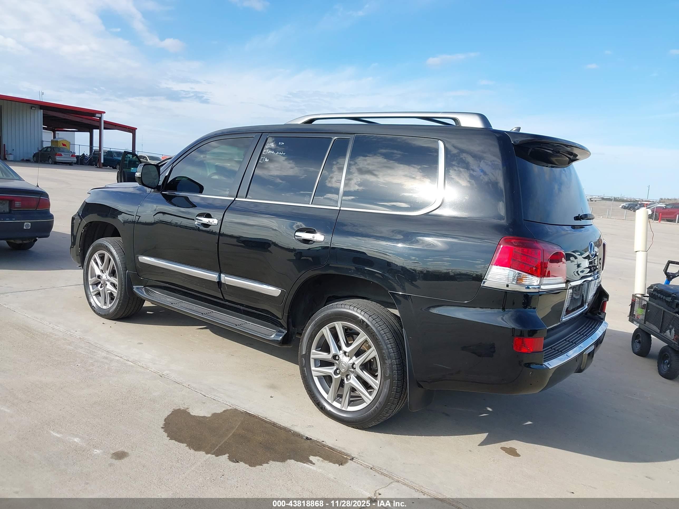 LEXUS LX image 3