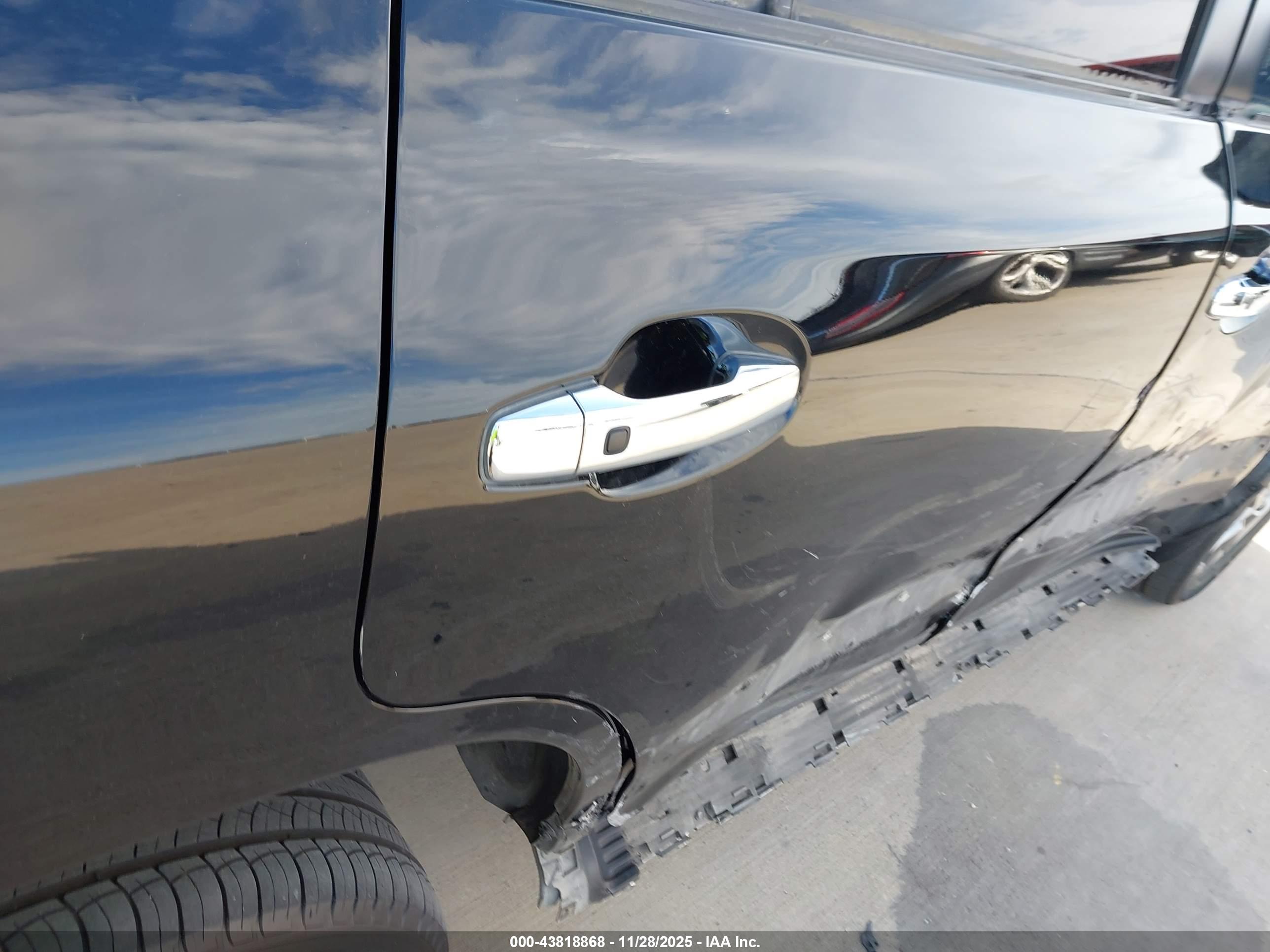 LEXUS LX image 6