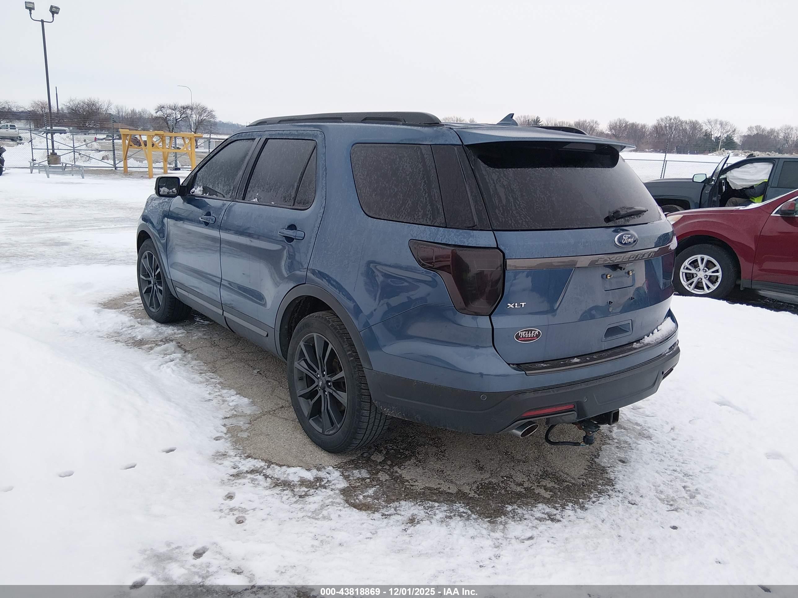 FORD EXPLORER image 3