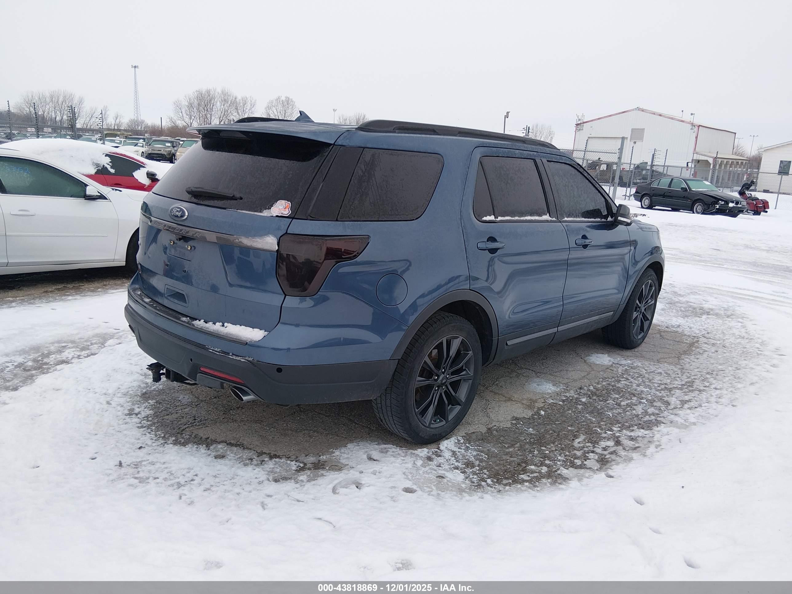 FORD EXPLORER image 4
