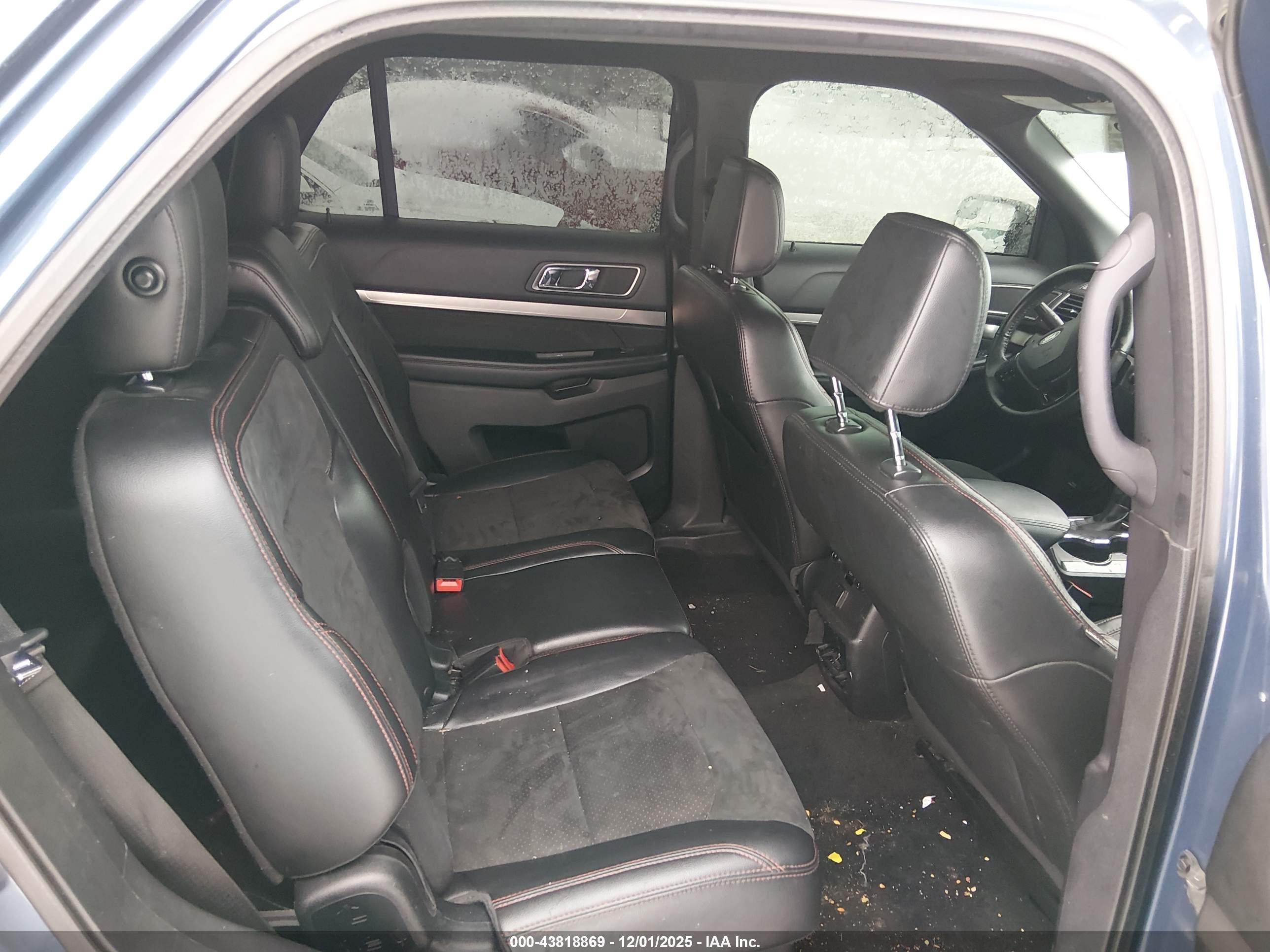 FORD EXPLORER image 8