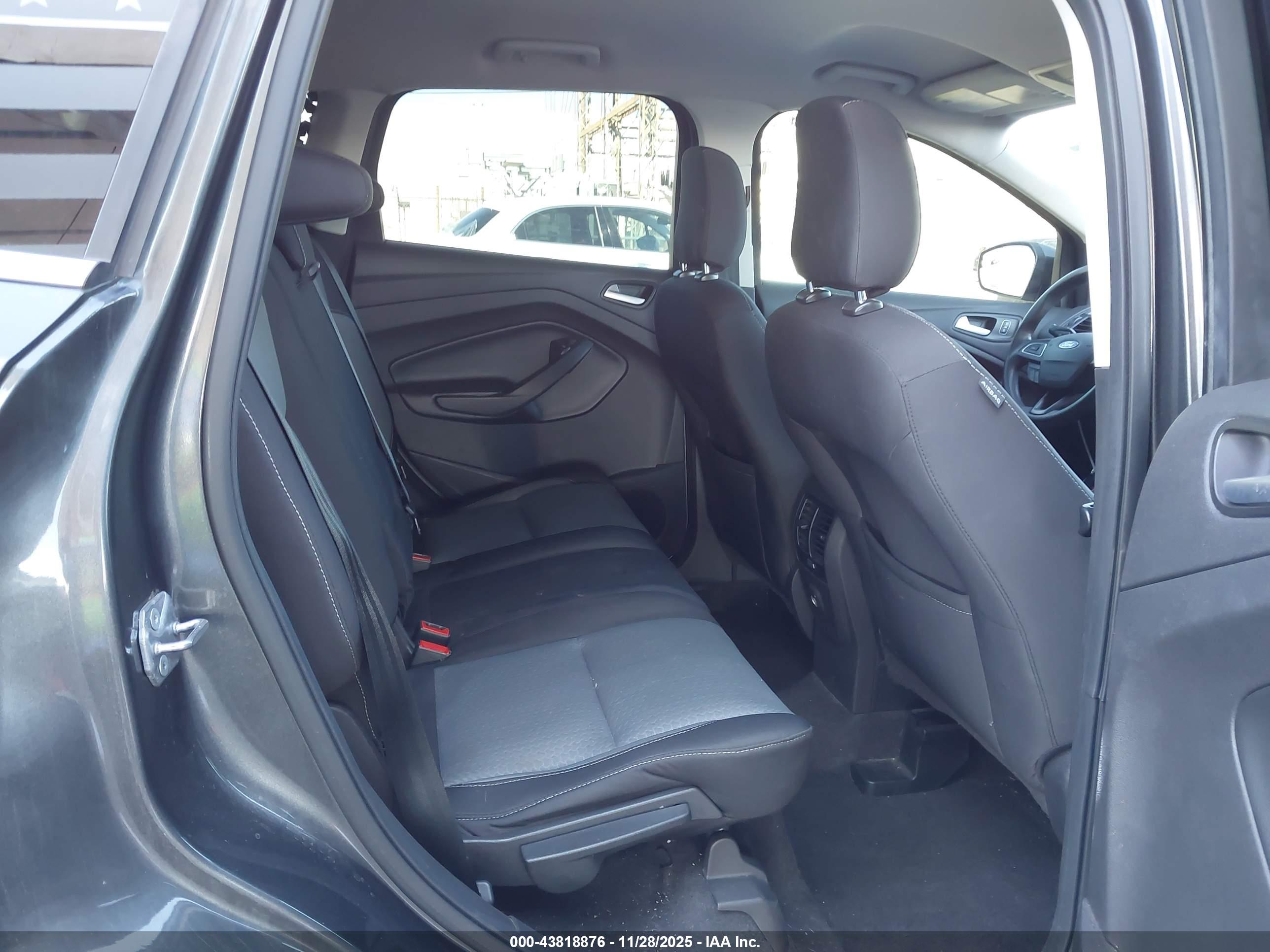 FORD ESCAPE image 8