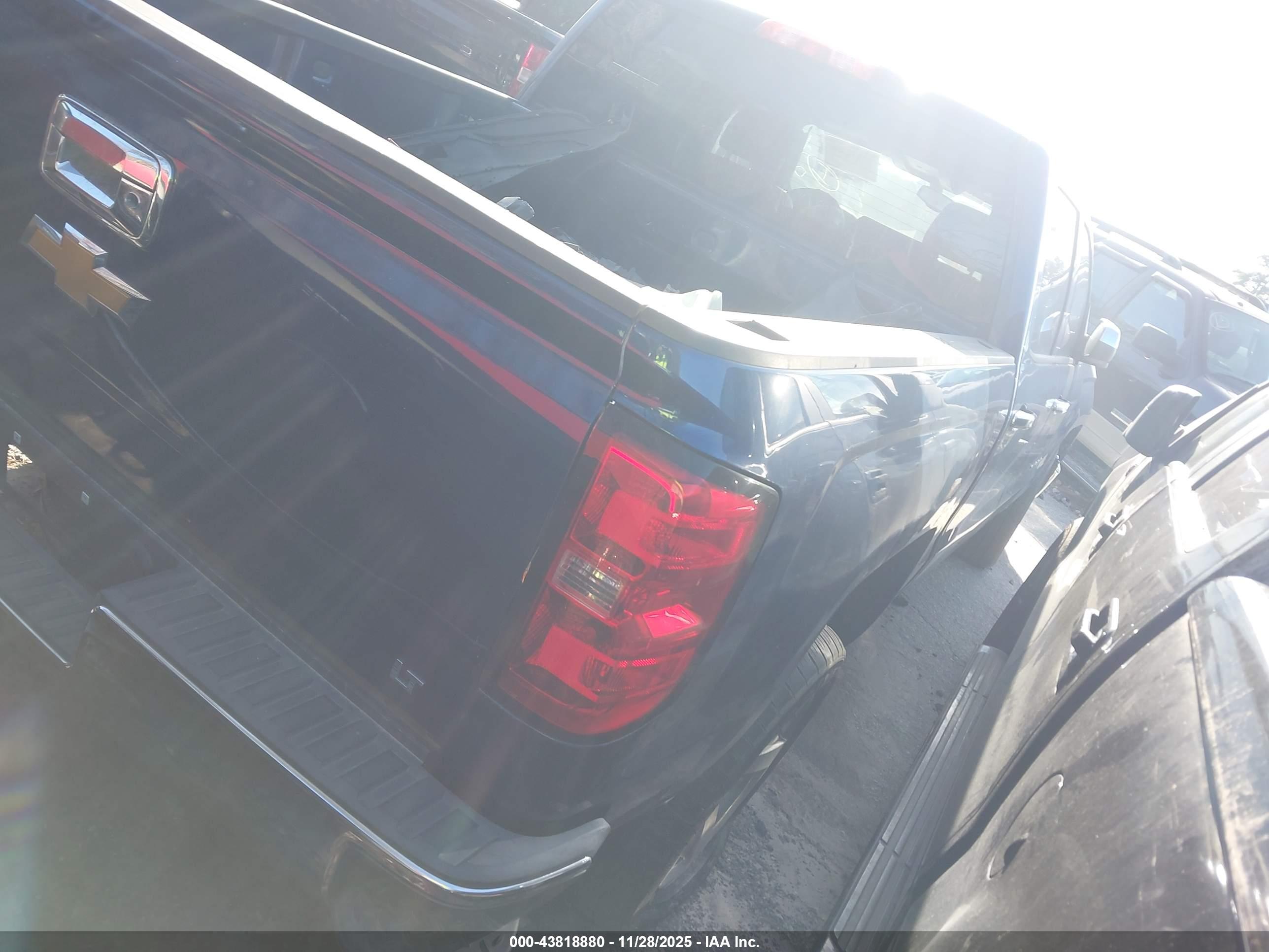 CHEVROLET SILVERADO image 4