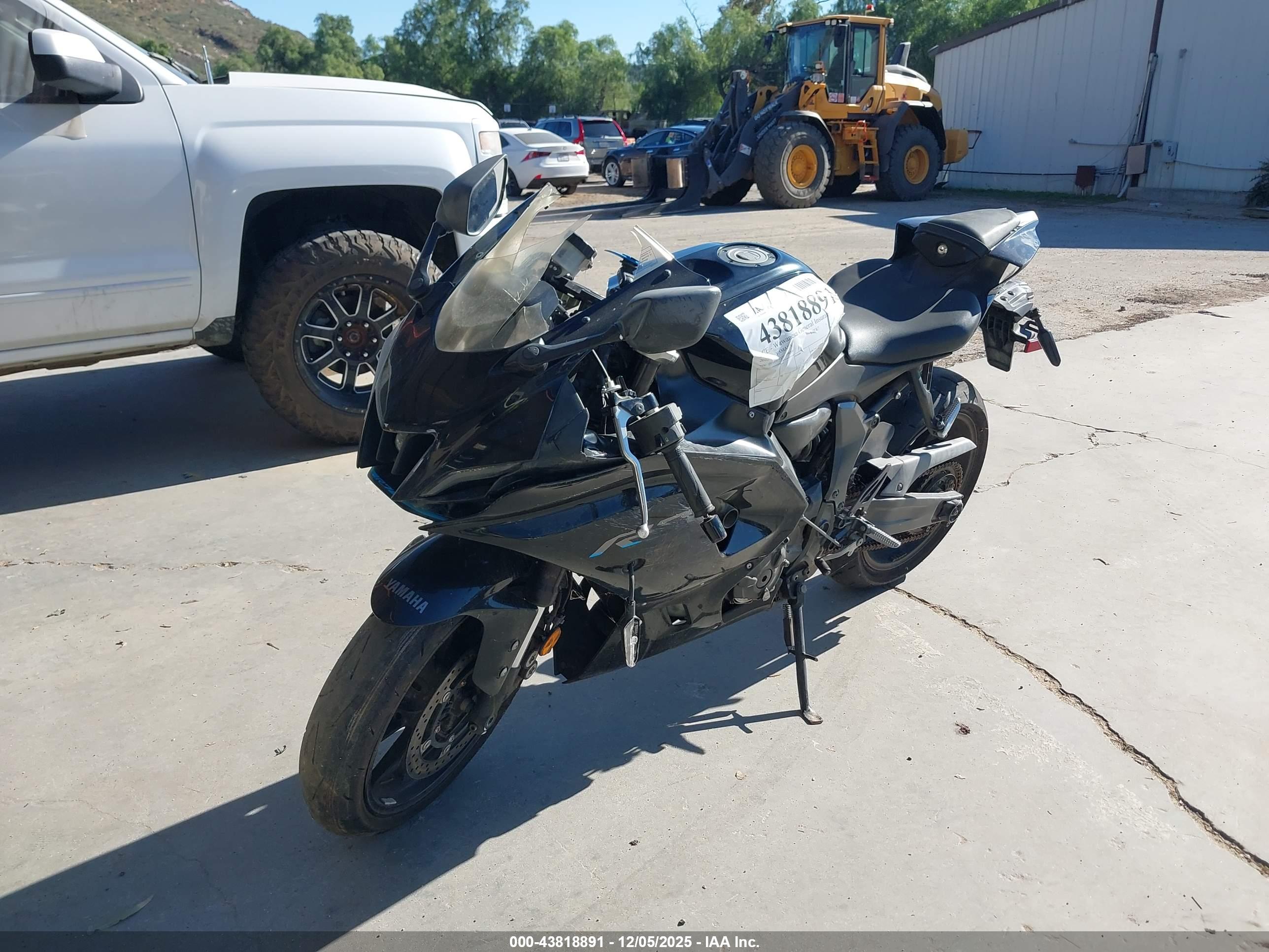 YAMAHA YZFR7 image 2