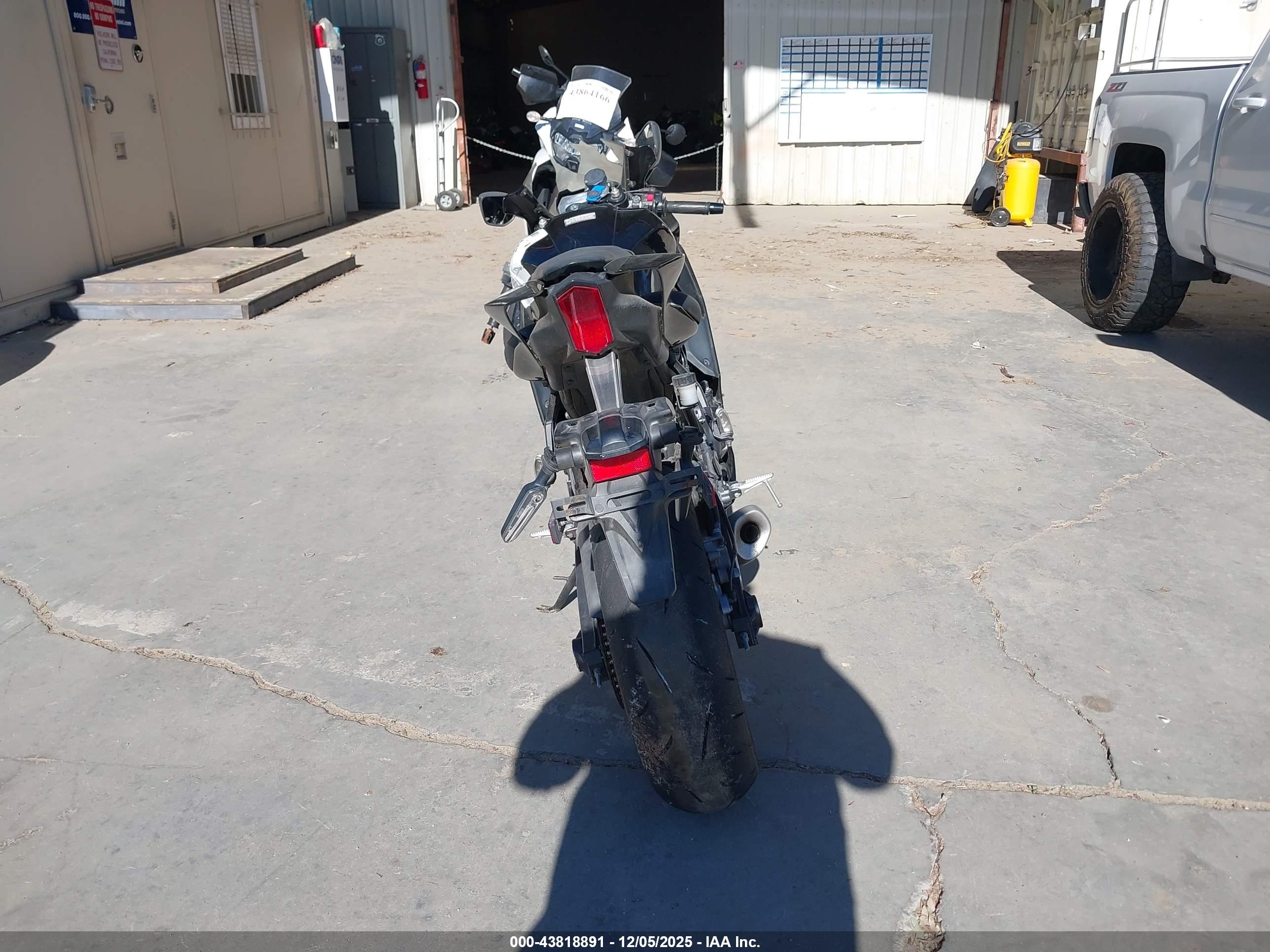 YAMAHA YZFR7 image 6