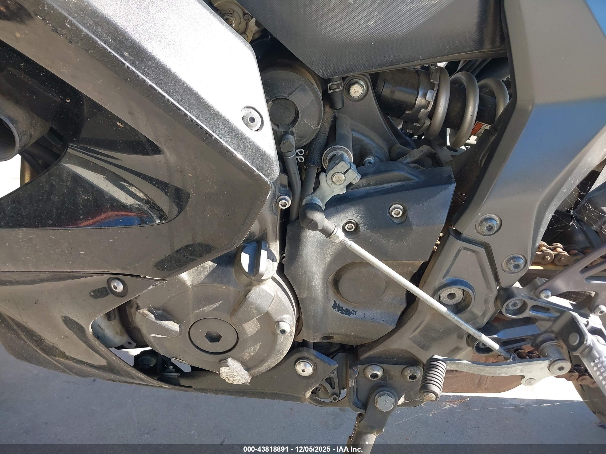 YAMAHA YZFR7 image 9