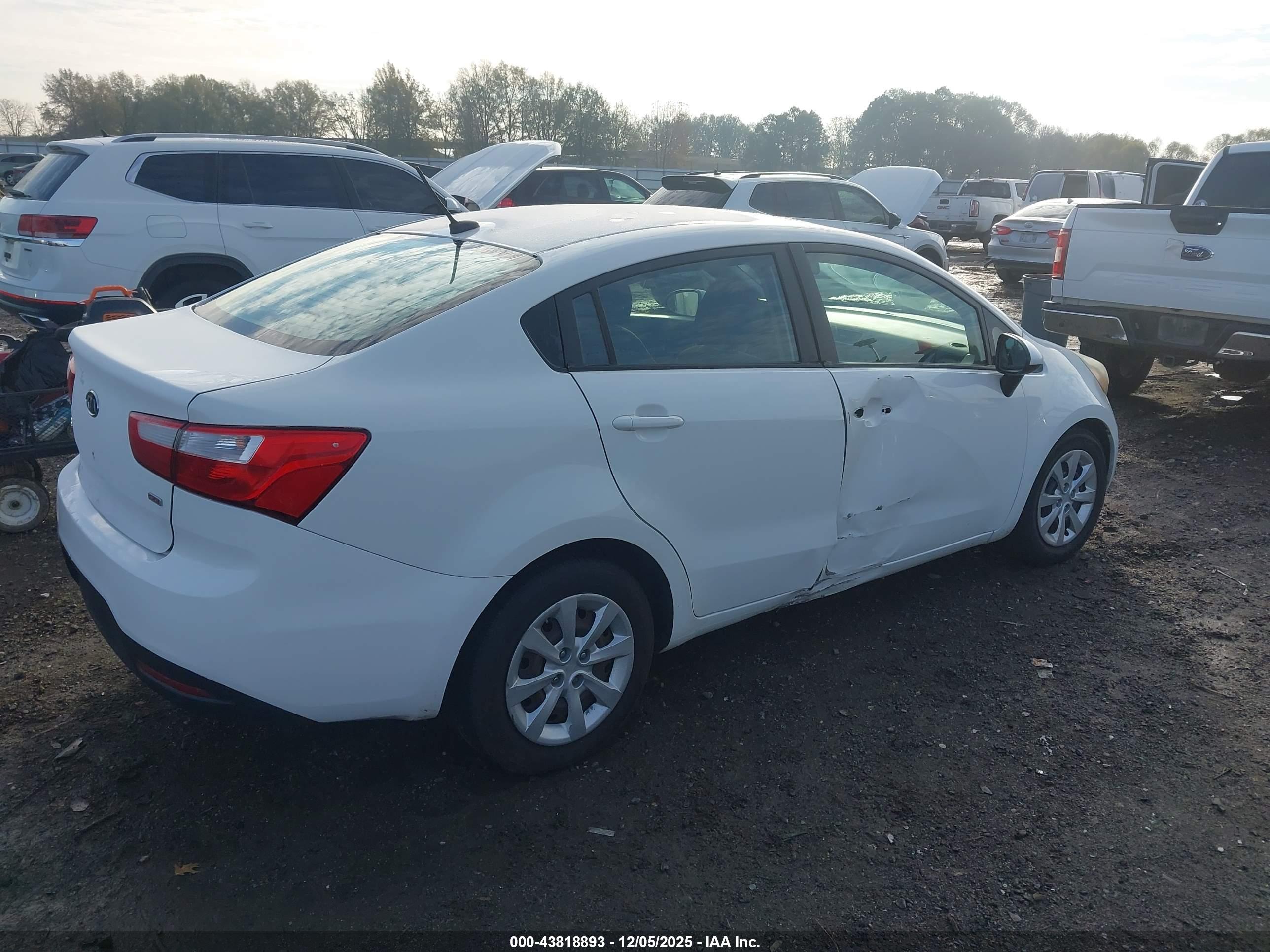 KIA RIO image 4