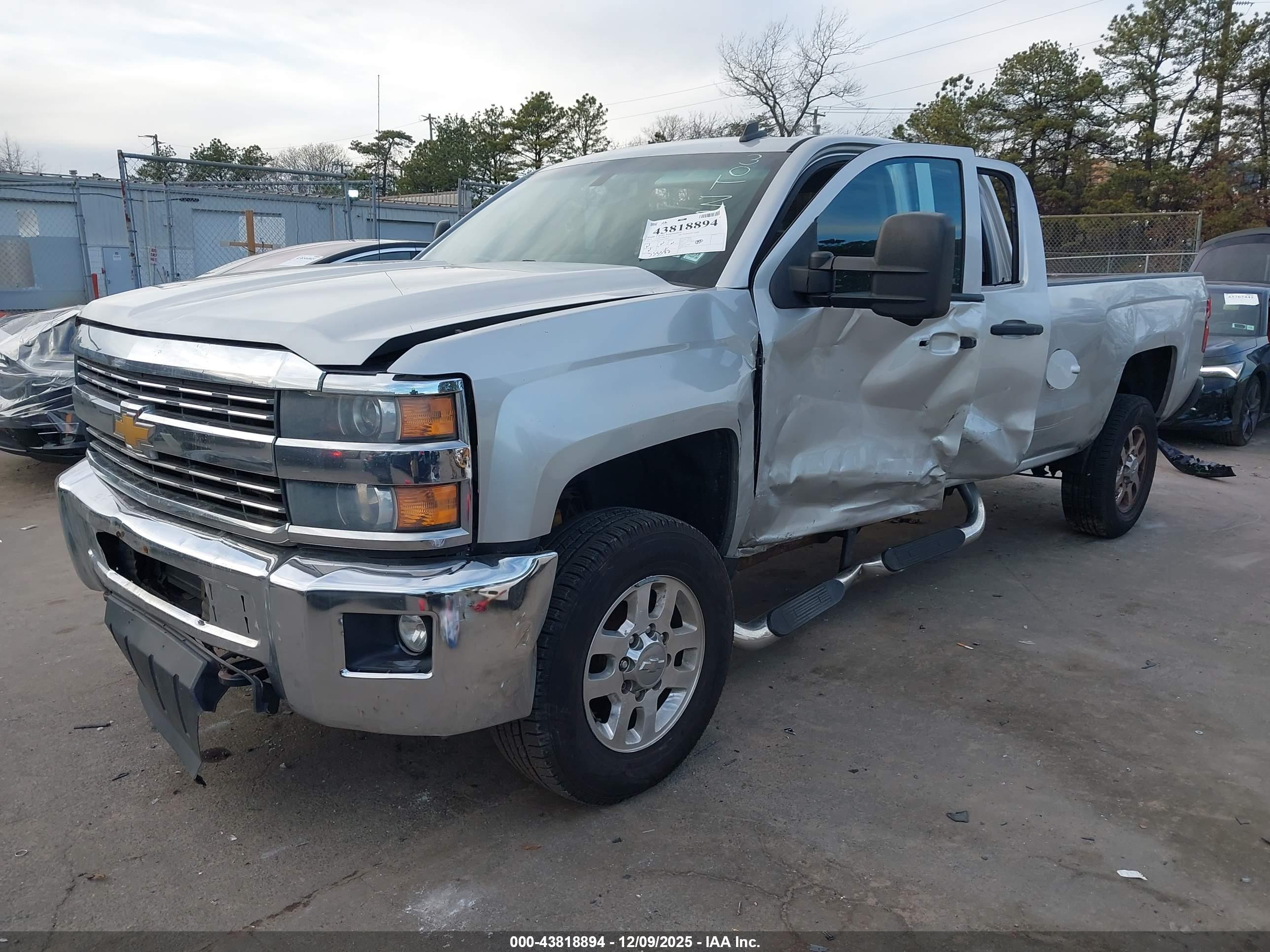 CHEVROLET SILVERADO image 2
