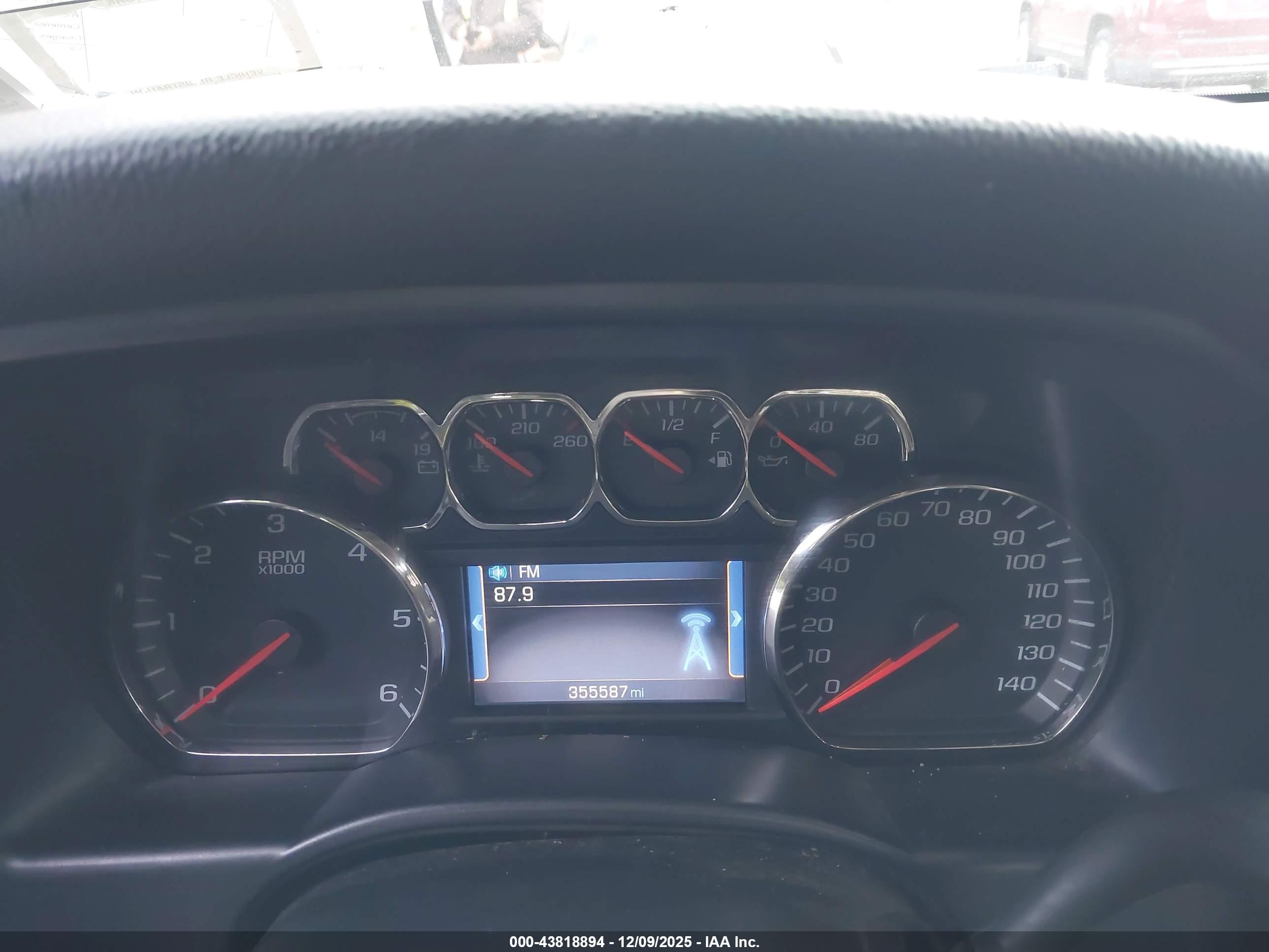 CHEVROLET SILVERADO image 6