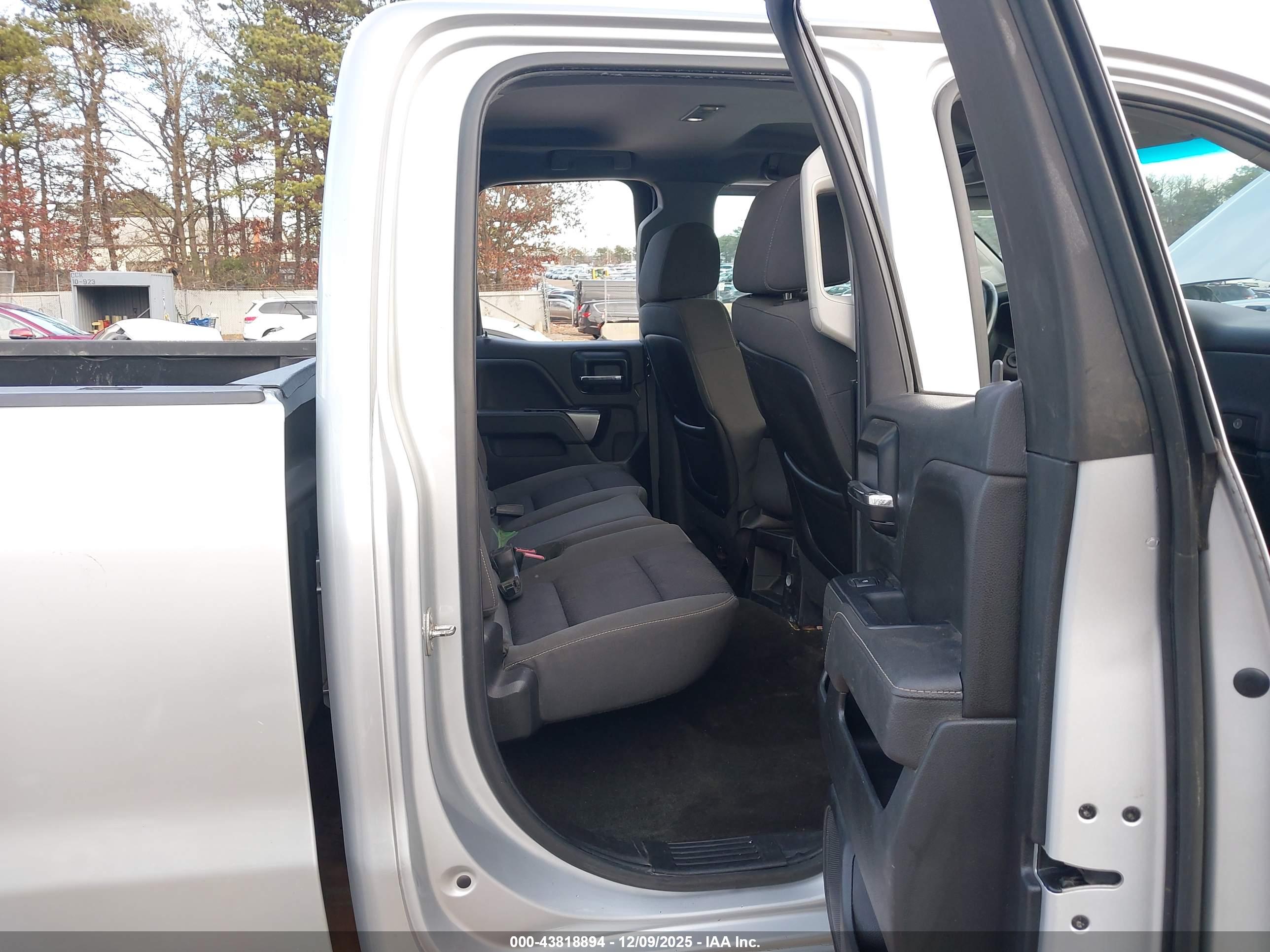 CHEVROLET SILVERADO image 7
