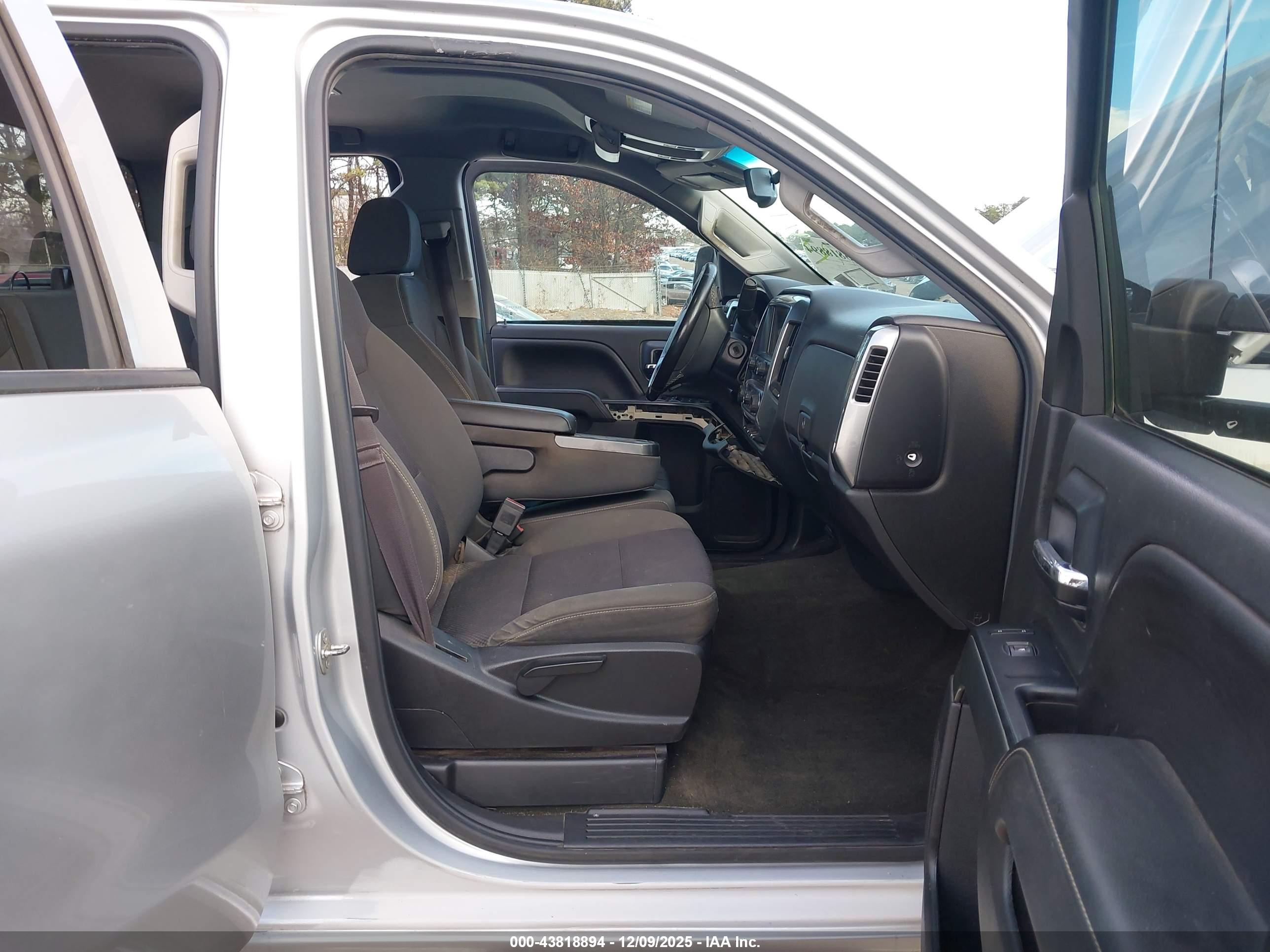 CHEVROLET SILVERADO image 8