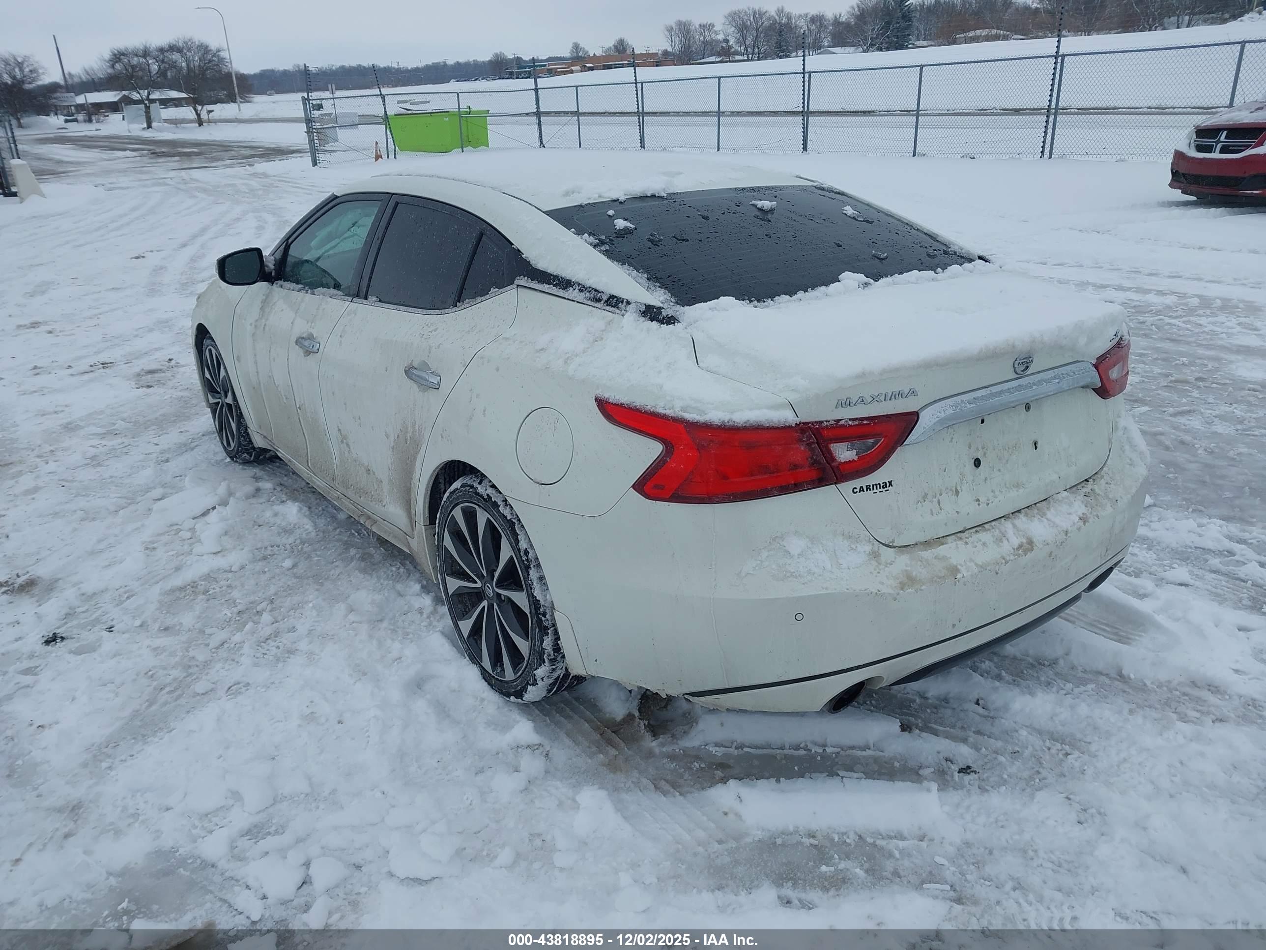 NISSAN MAXIMA image 3