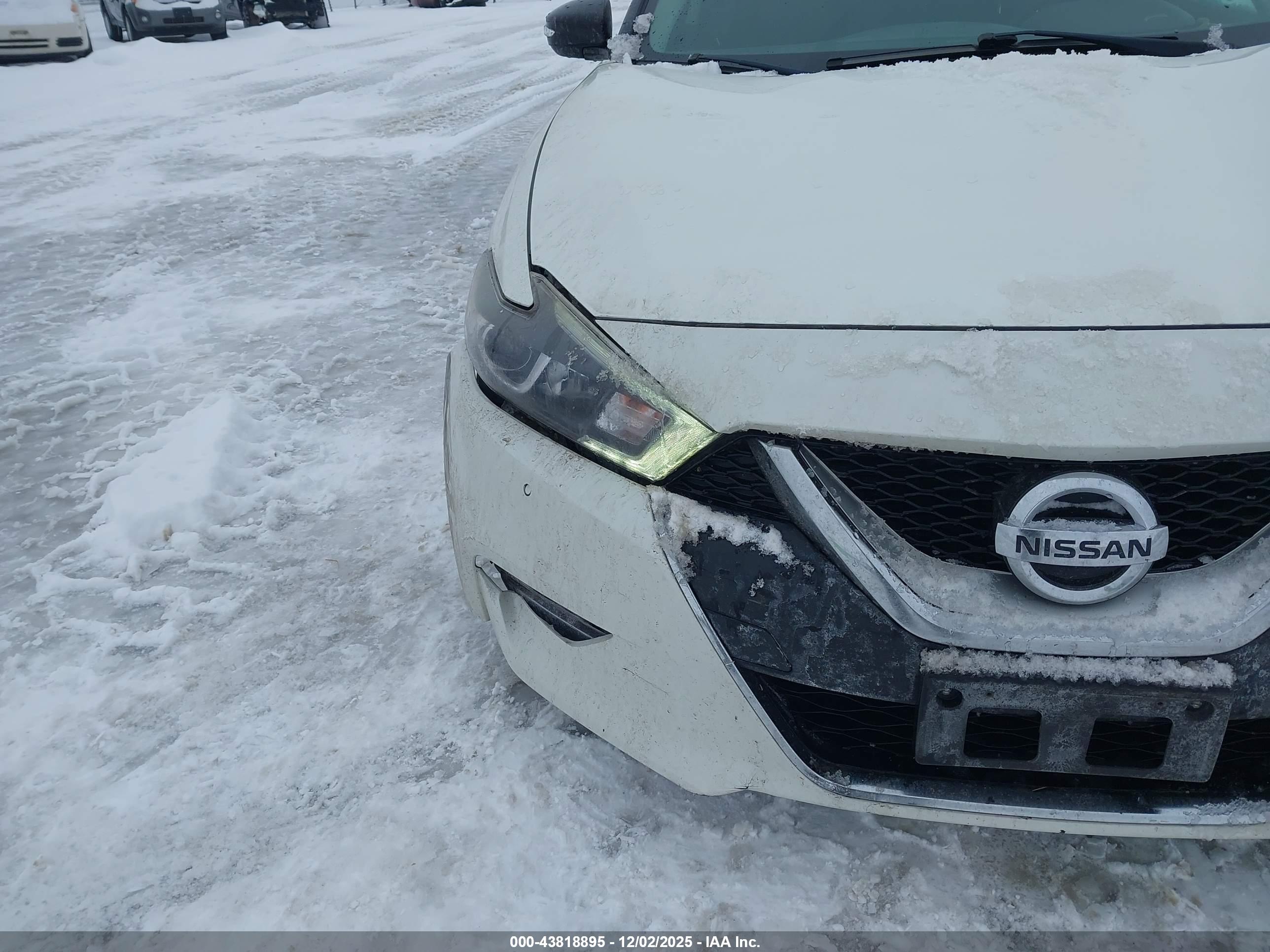 NISSAN MAXIMA image 6