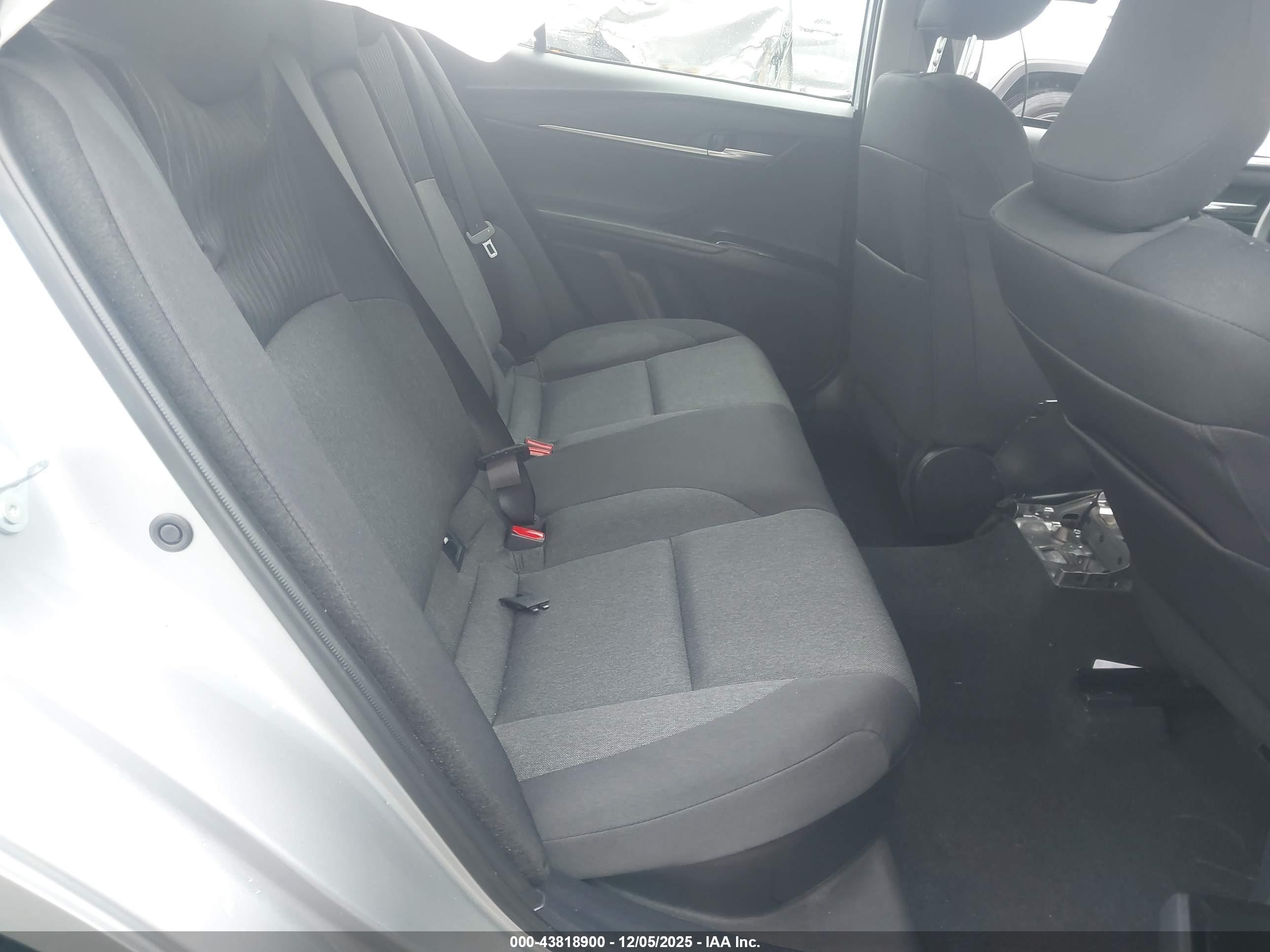 TOYOTA CAMRY image 8