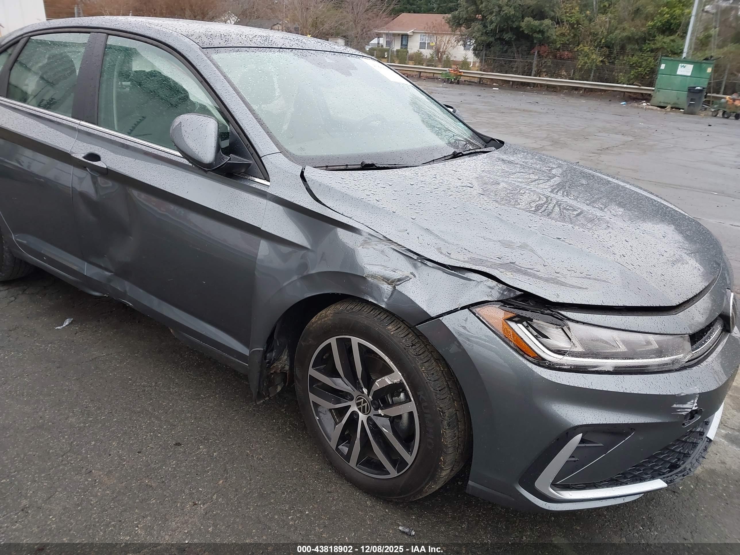 VOLKSWAGEN JETTA image 6