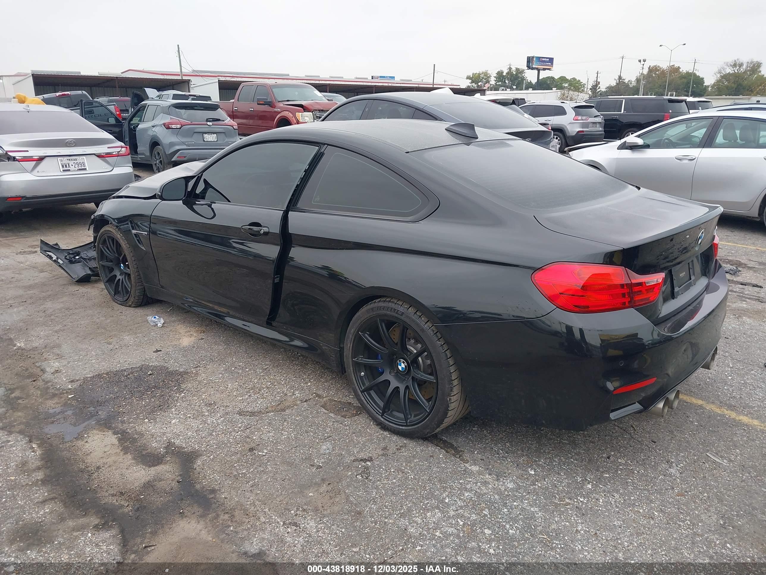 BMW M4 image 3