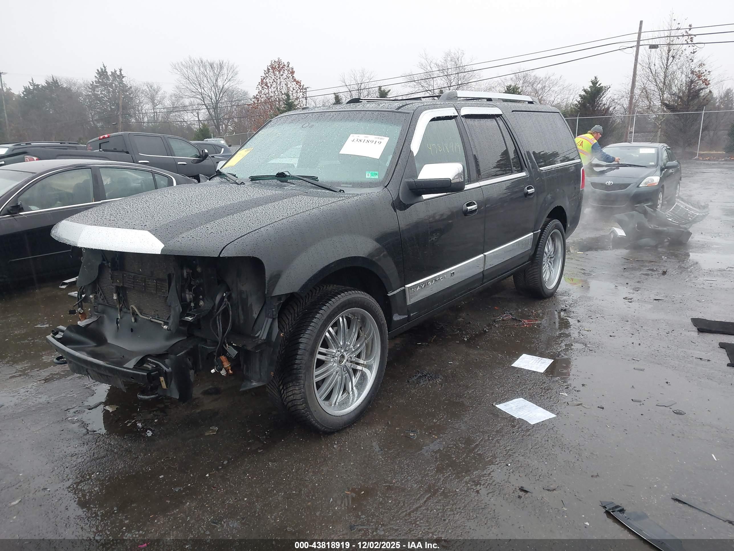 LINCOLN NAVIGATOR image 2