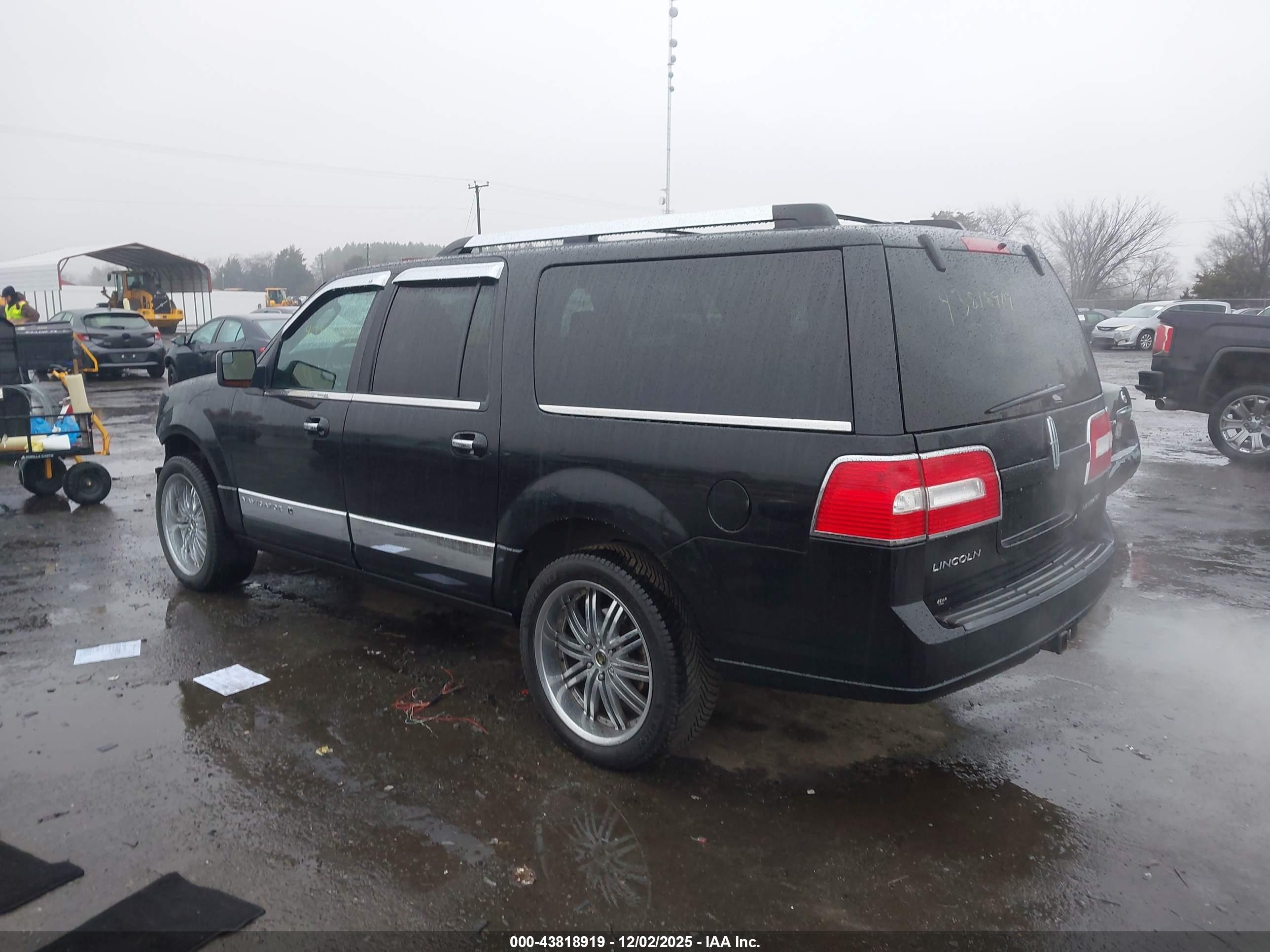 LINCOLN NAVIGATOR image 3
