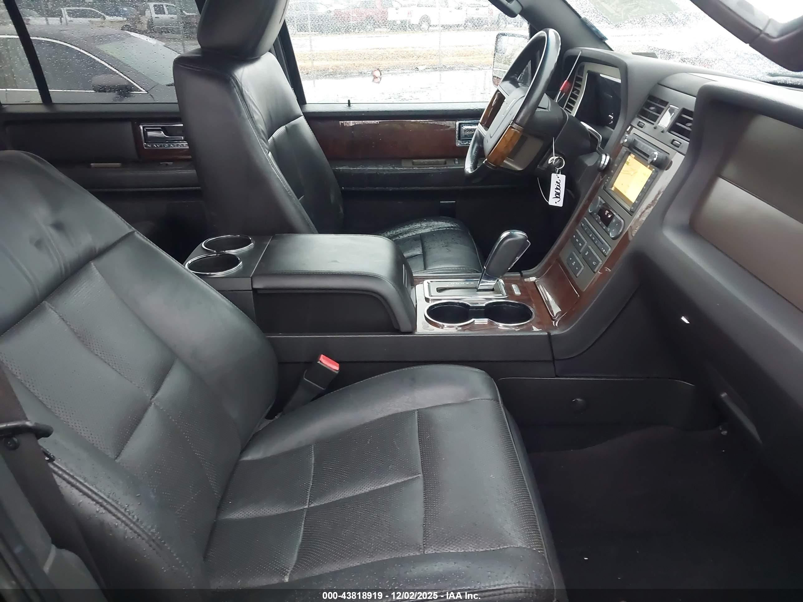 LINCOLN NAVIGATOR image 5