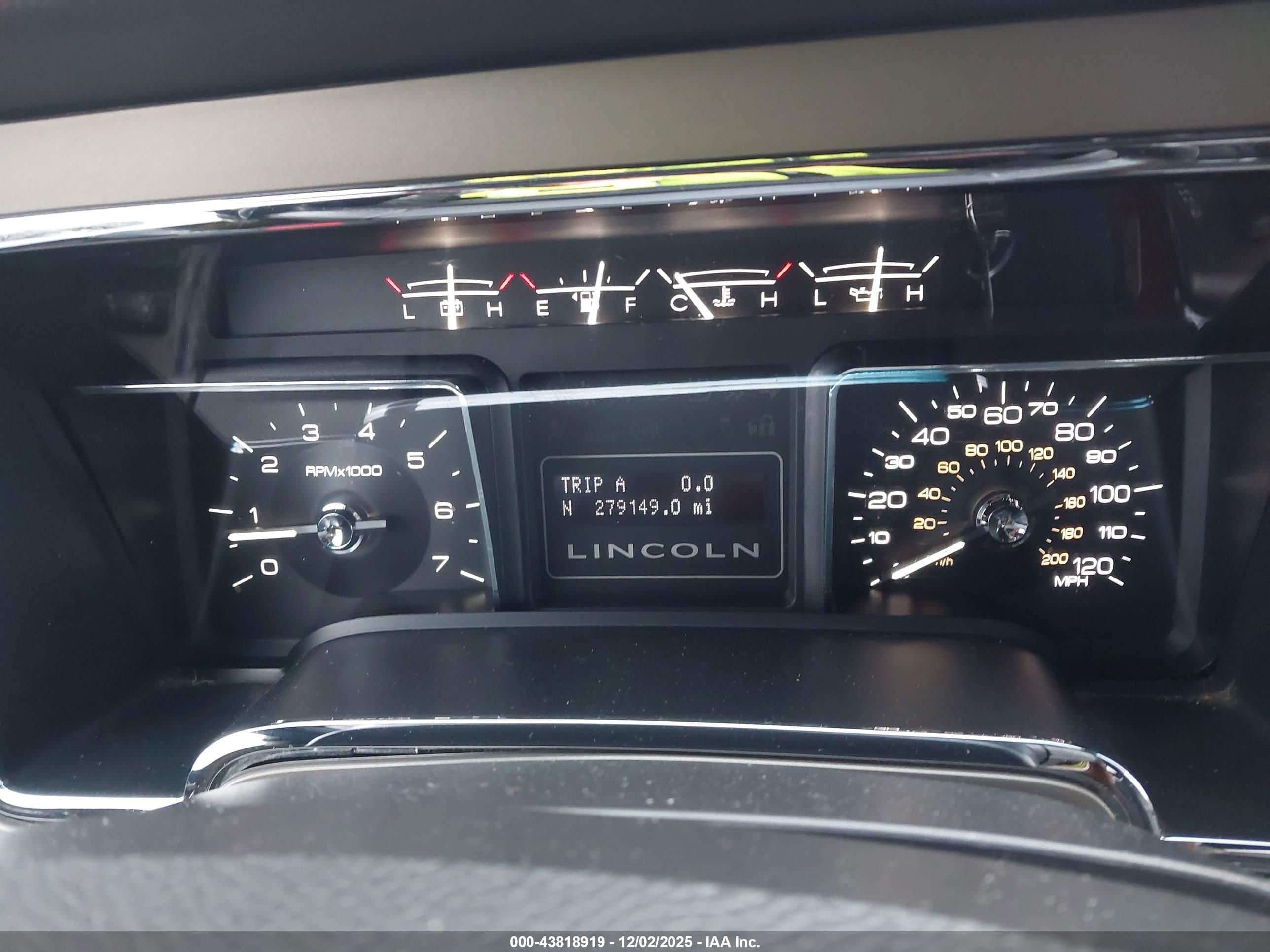 LINCOLN NAVIGATOR image 7