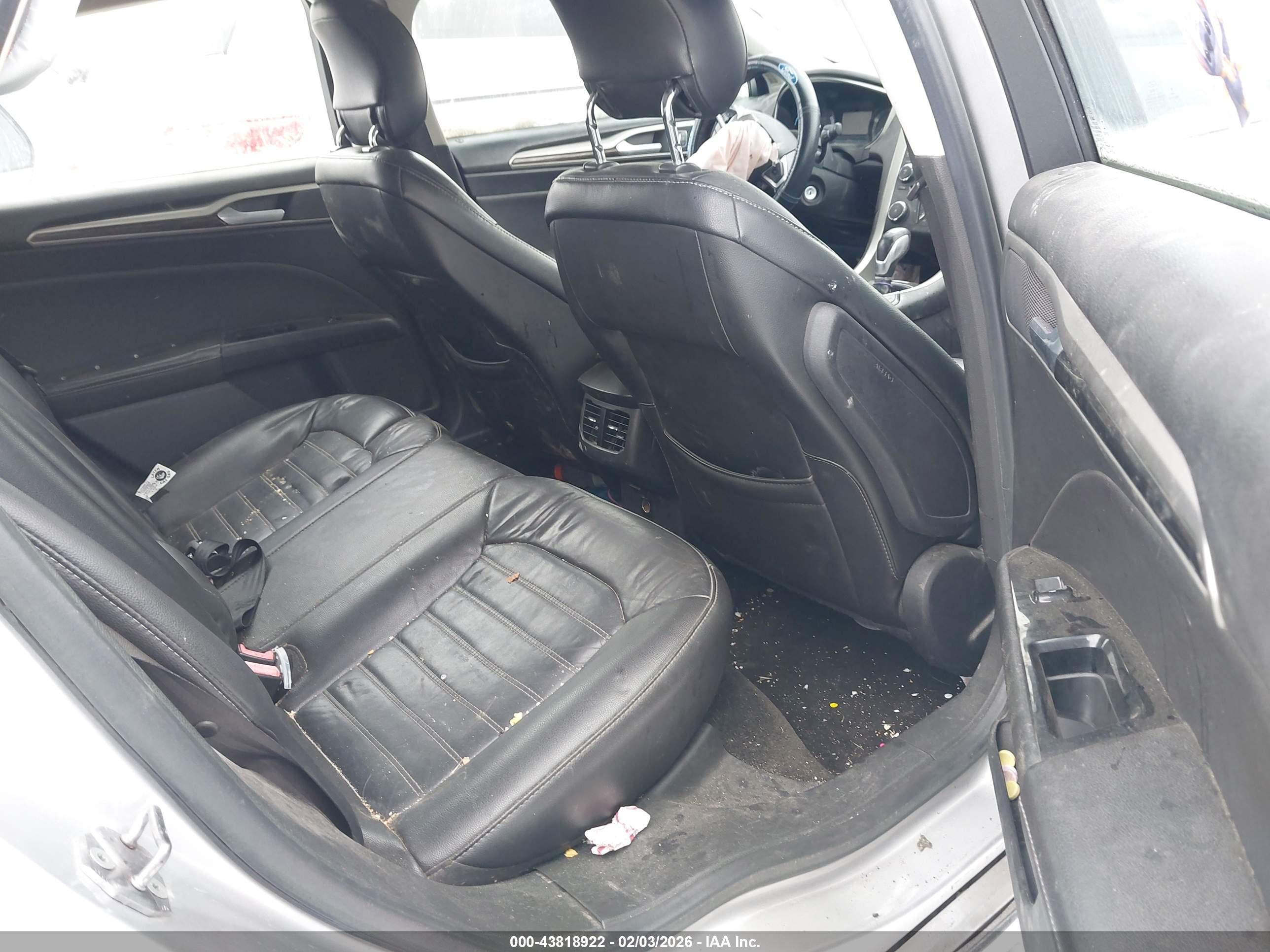 FORD FUSION image 8