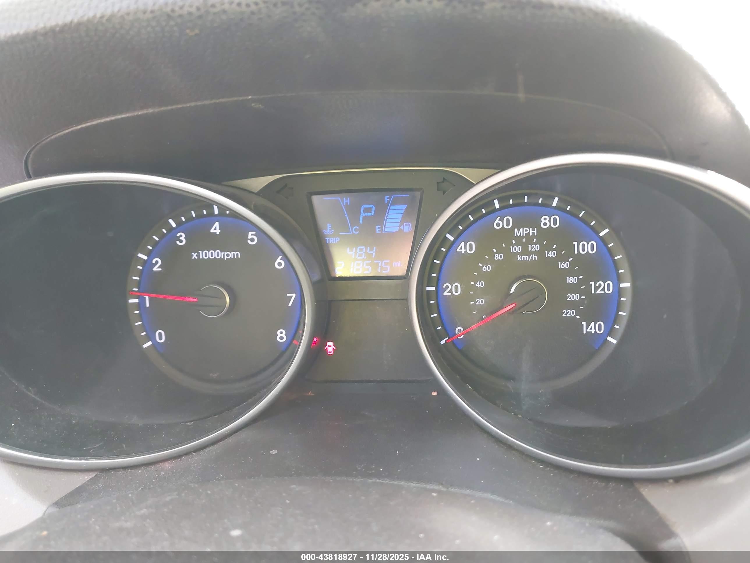 HYUNDAI TUCSON image 7