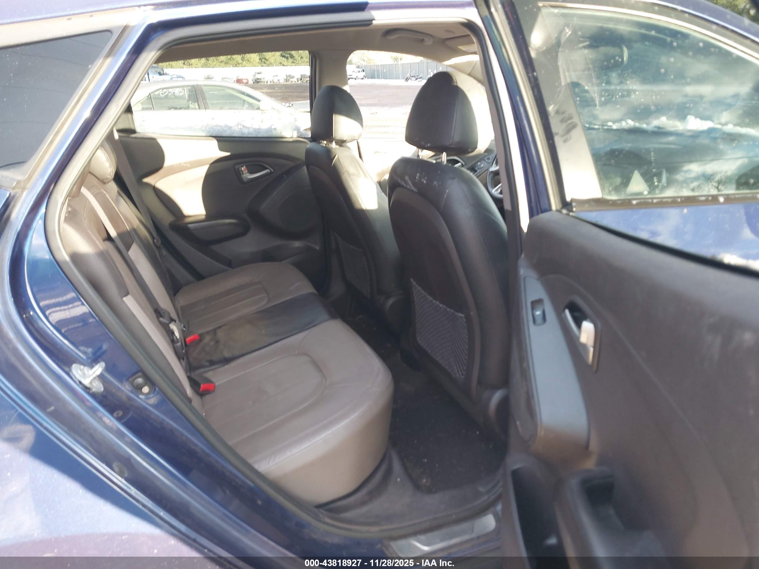 HYUNDAI TUCSON image 8