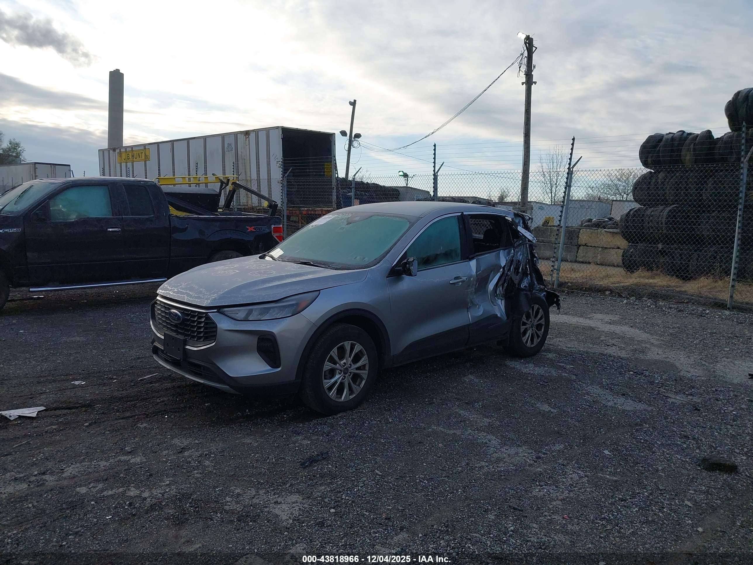 FORD ESCAPE image 2