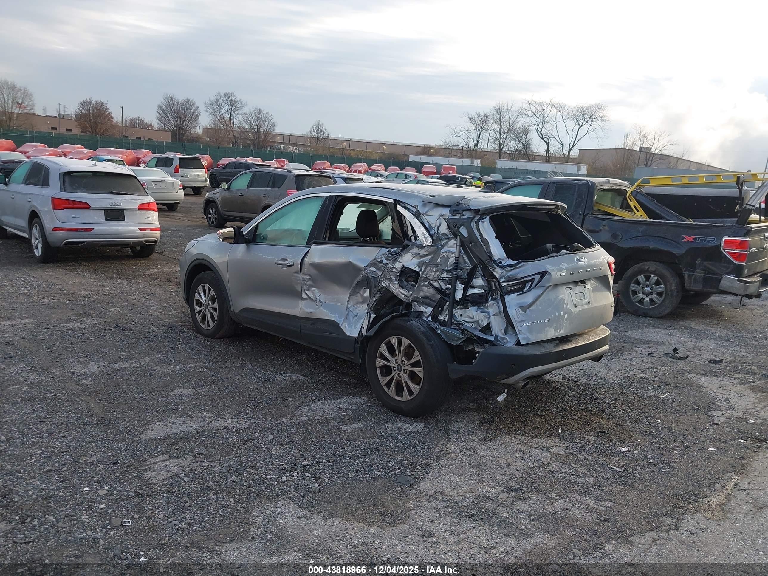 FORD ESCAPE image 3