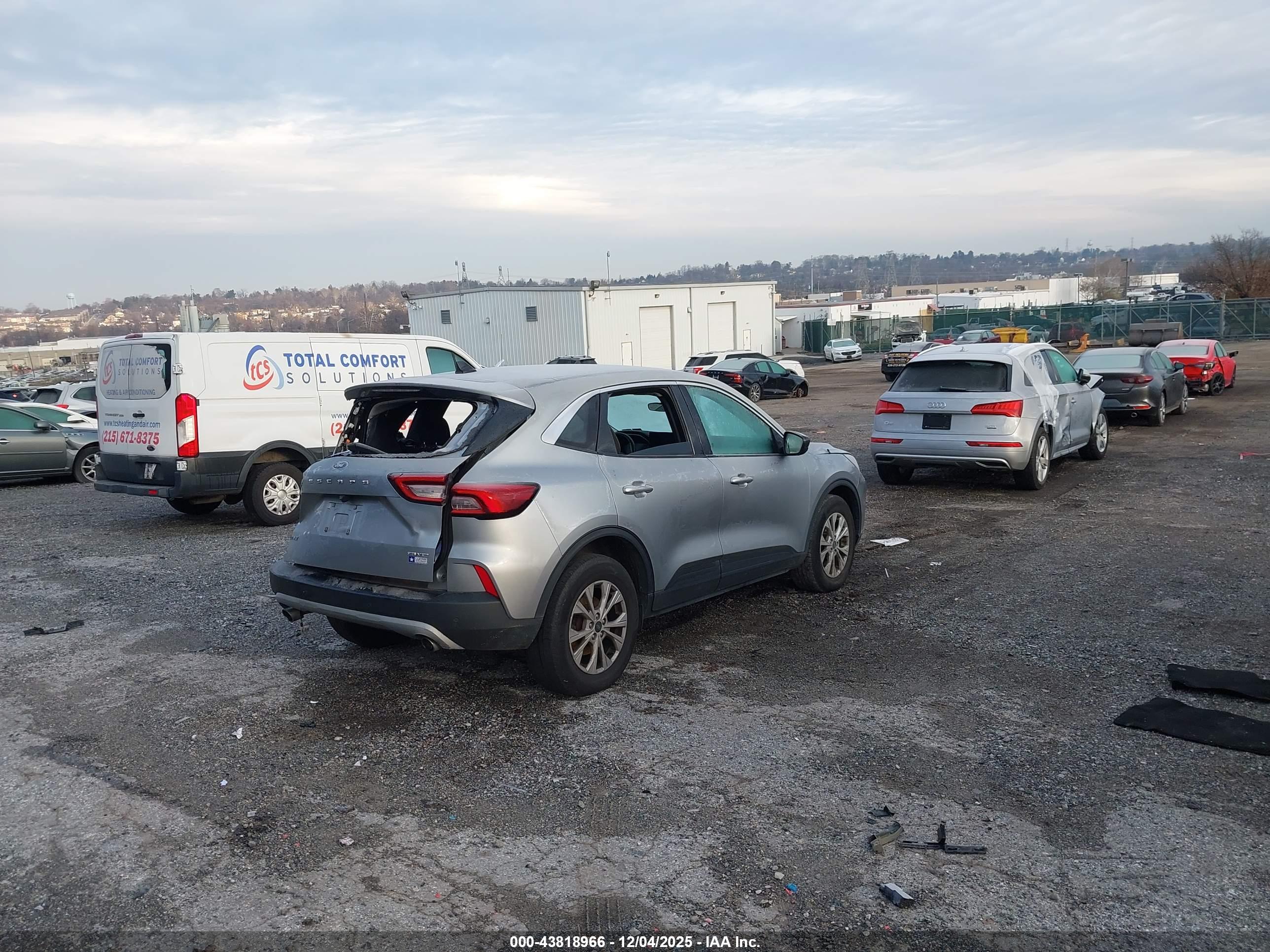 FORD ESCAPE image 4