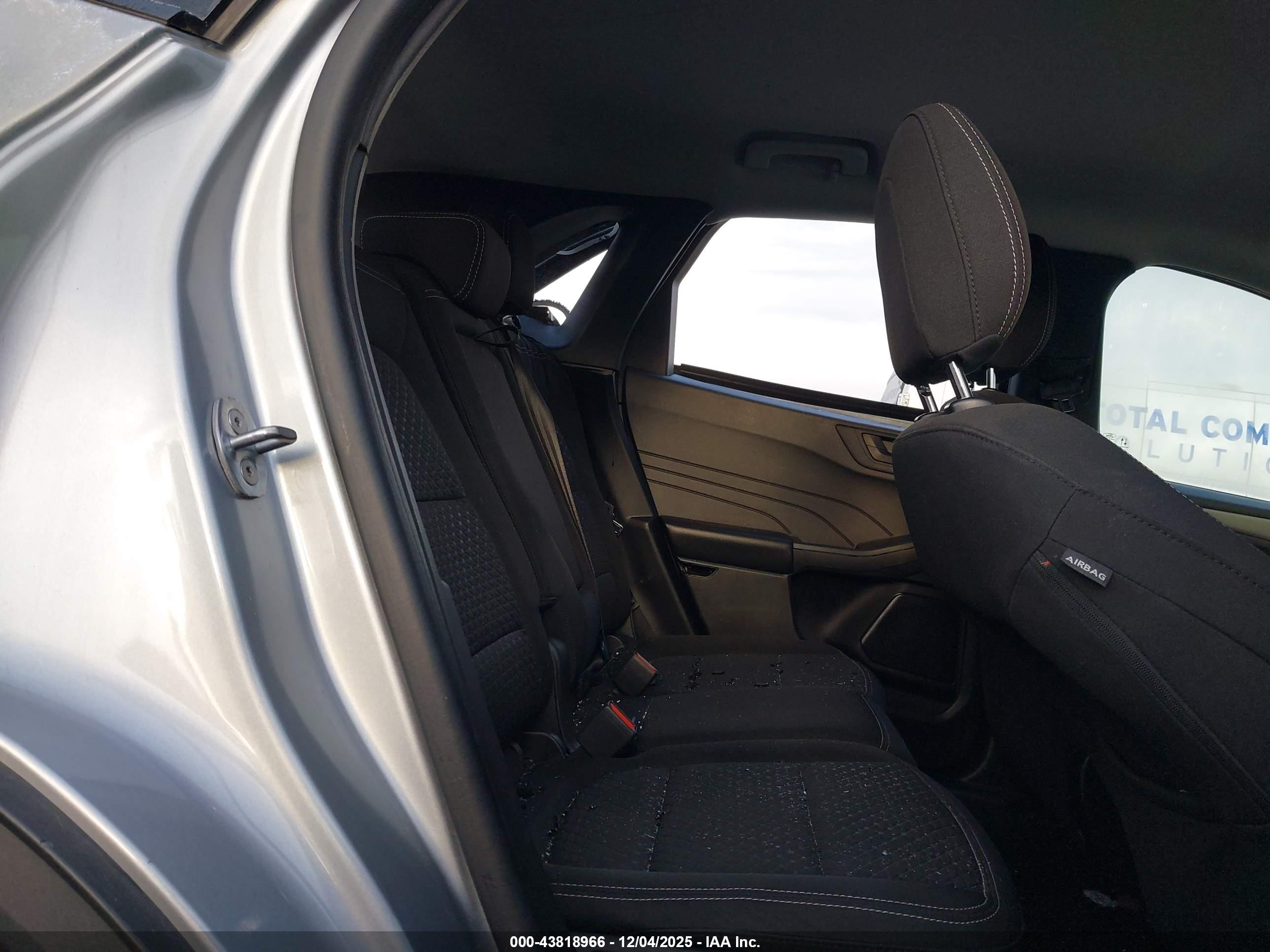 FORD ESCAPE image 8