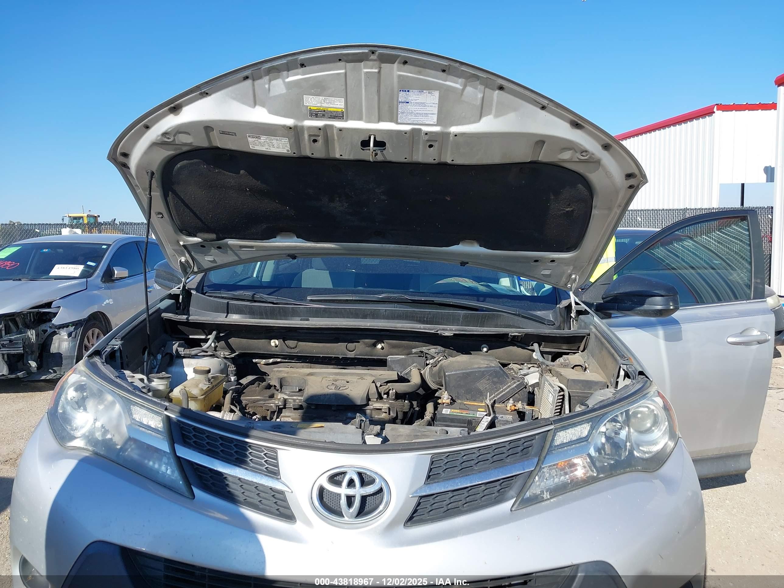 TOYOTA RAV4 image 10