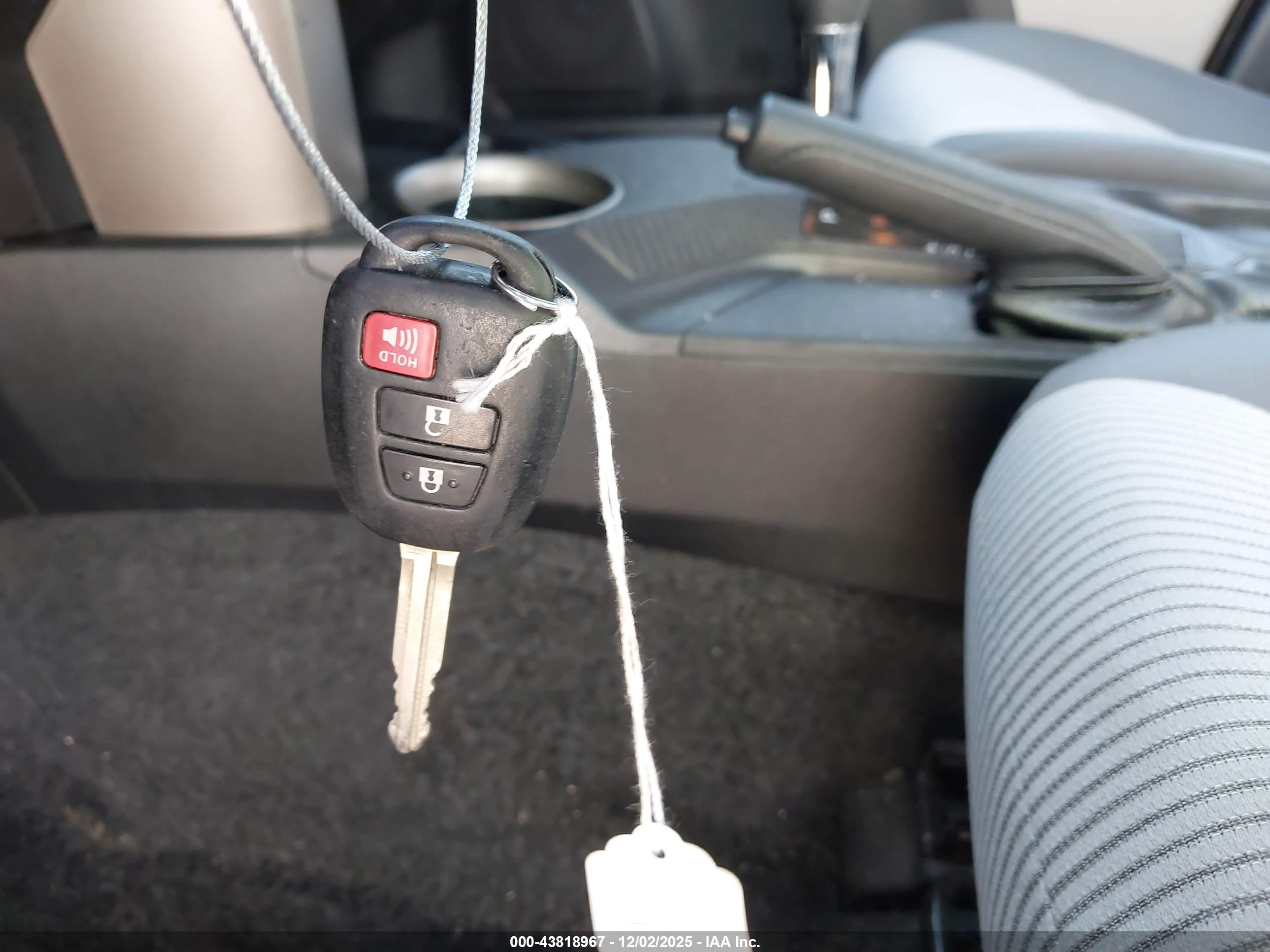 TOYOTA RAV4 image 11