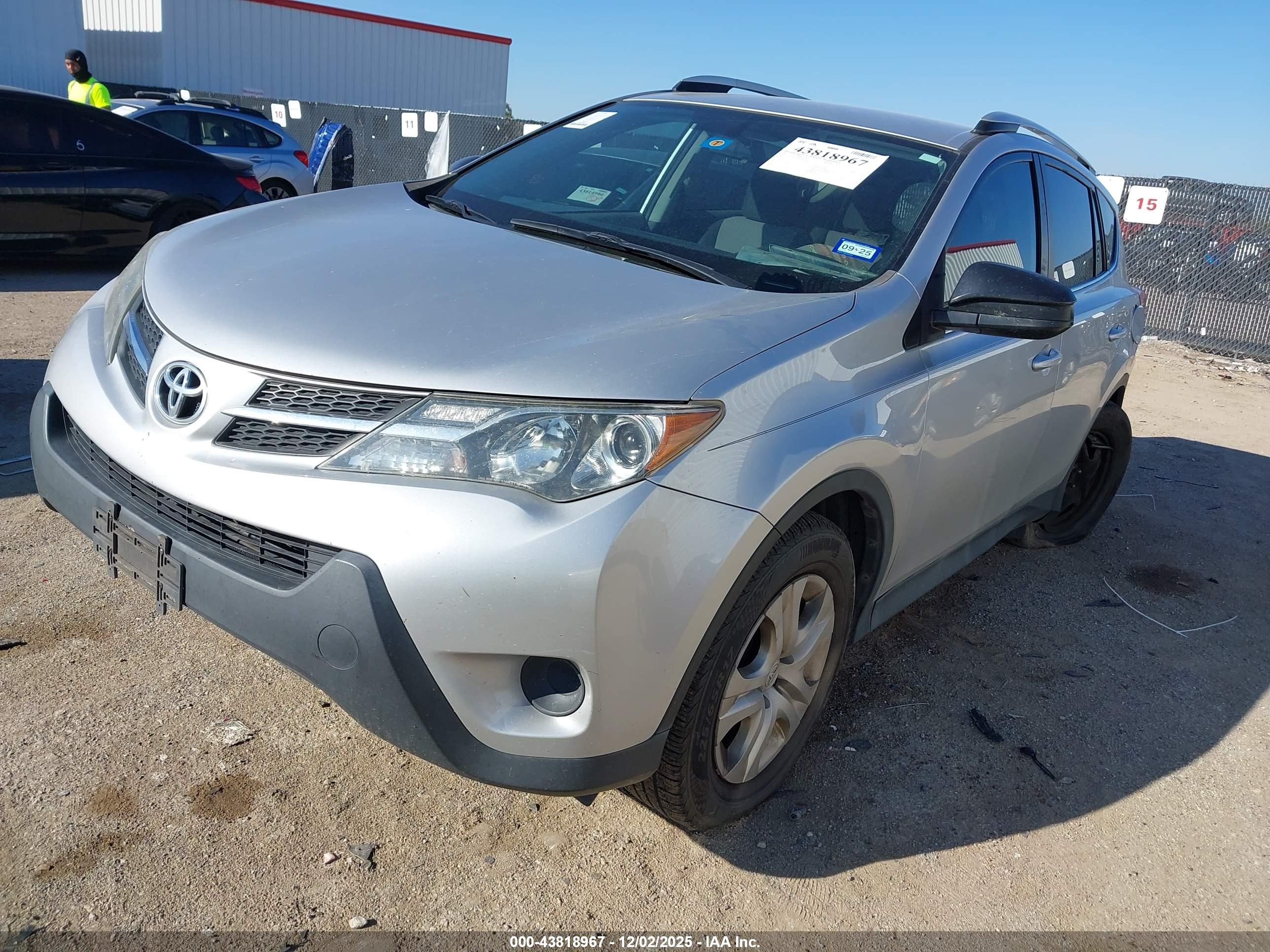 TOYOTA RAV4 image 2