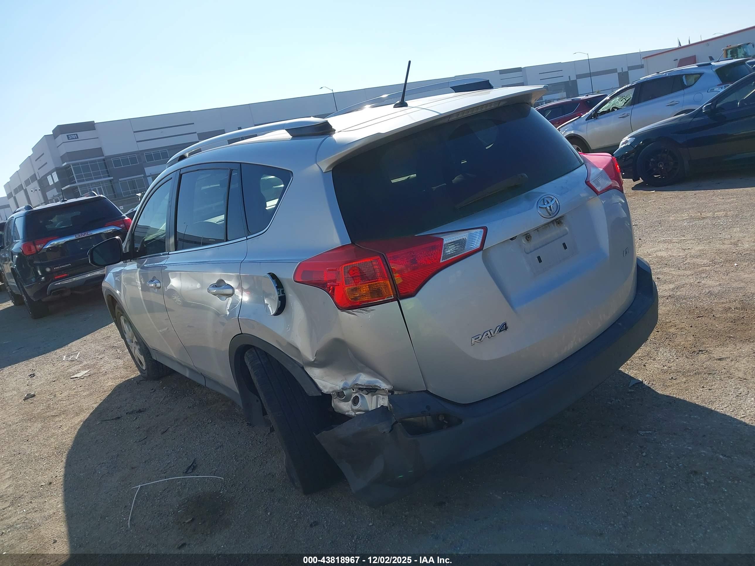 TOYOTA RAV4 image 3