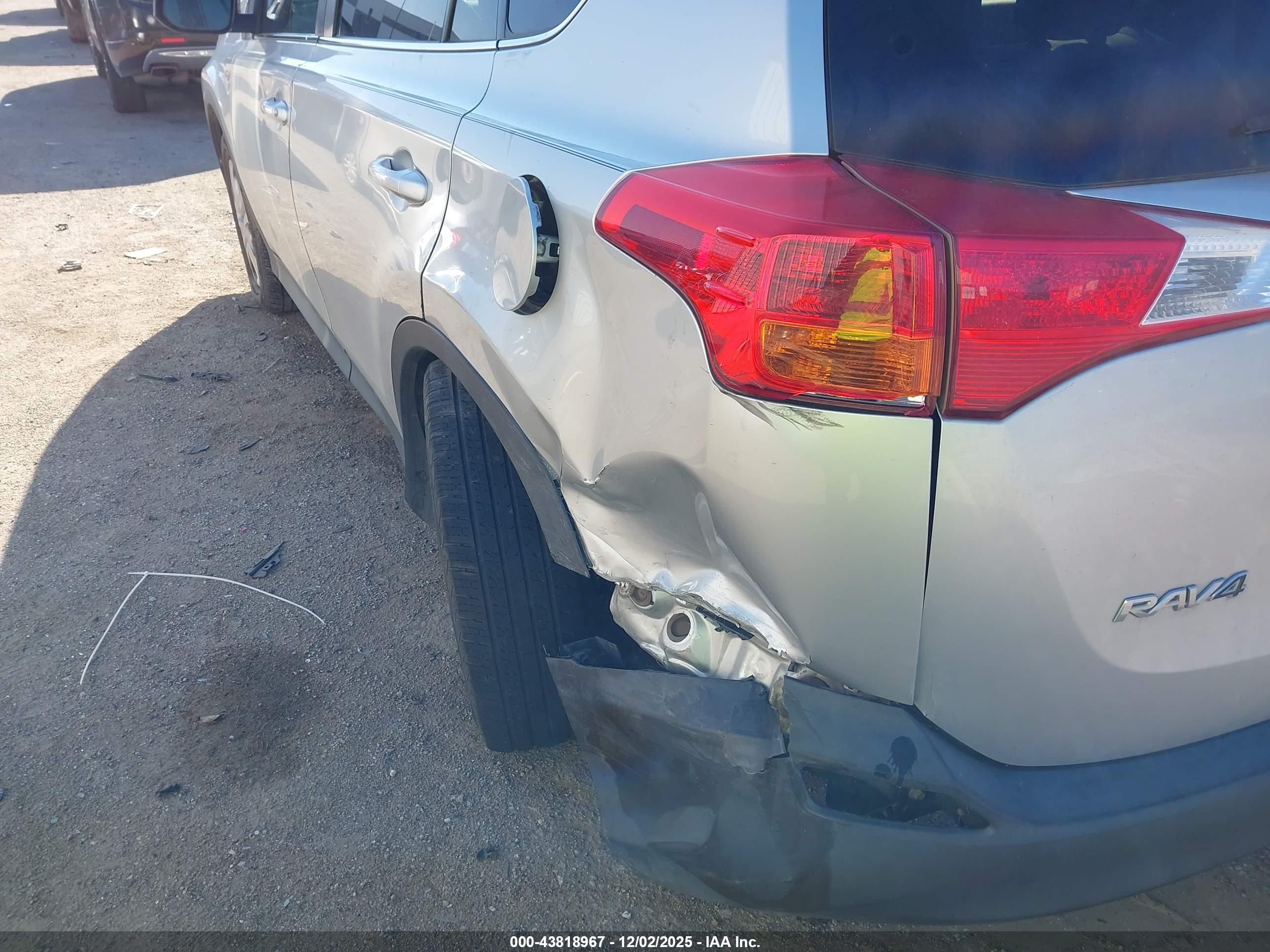 TOYOTA RAV4 image 6