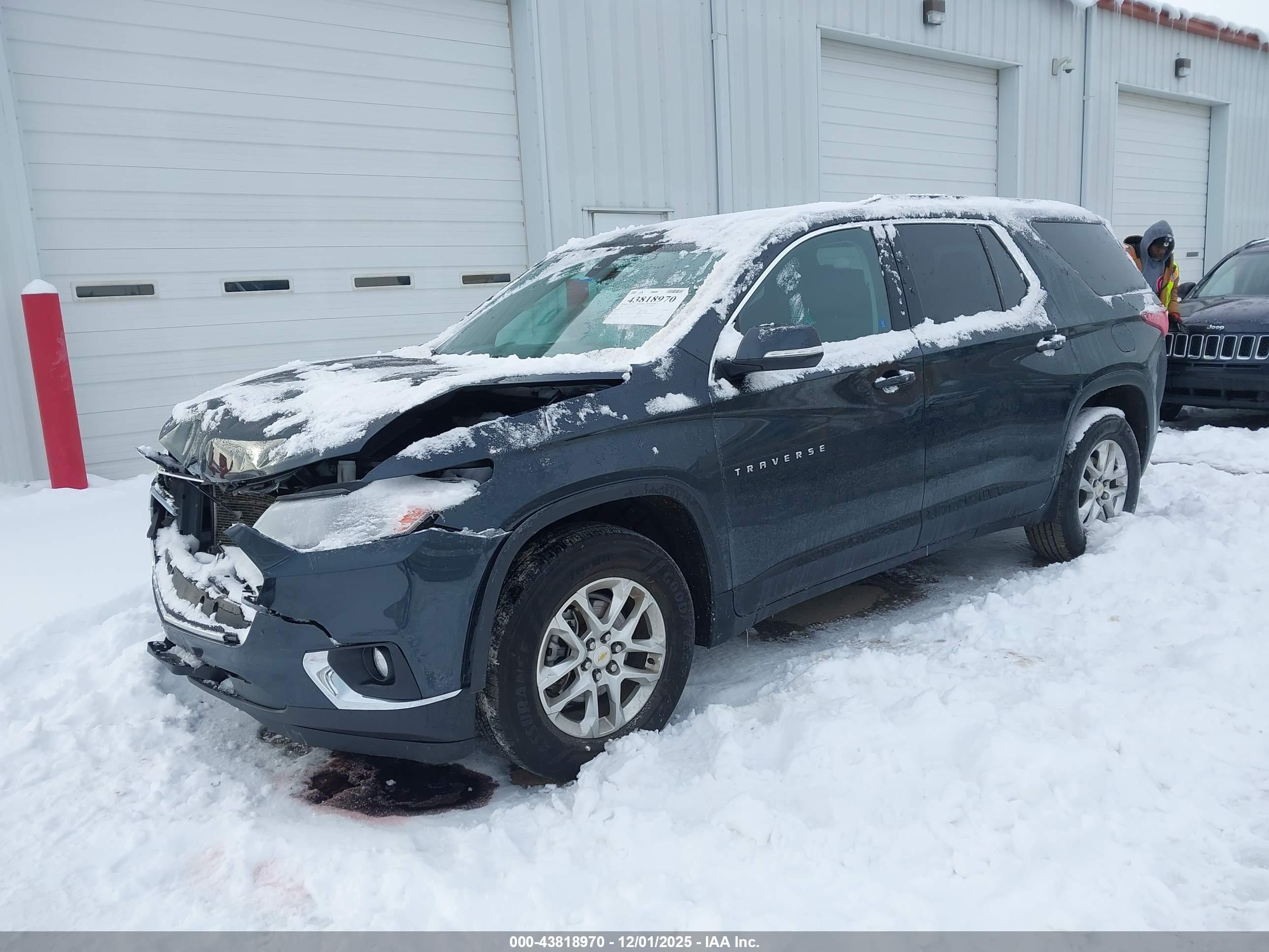 CHEVROLET TRAVERSE image 2