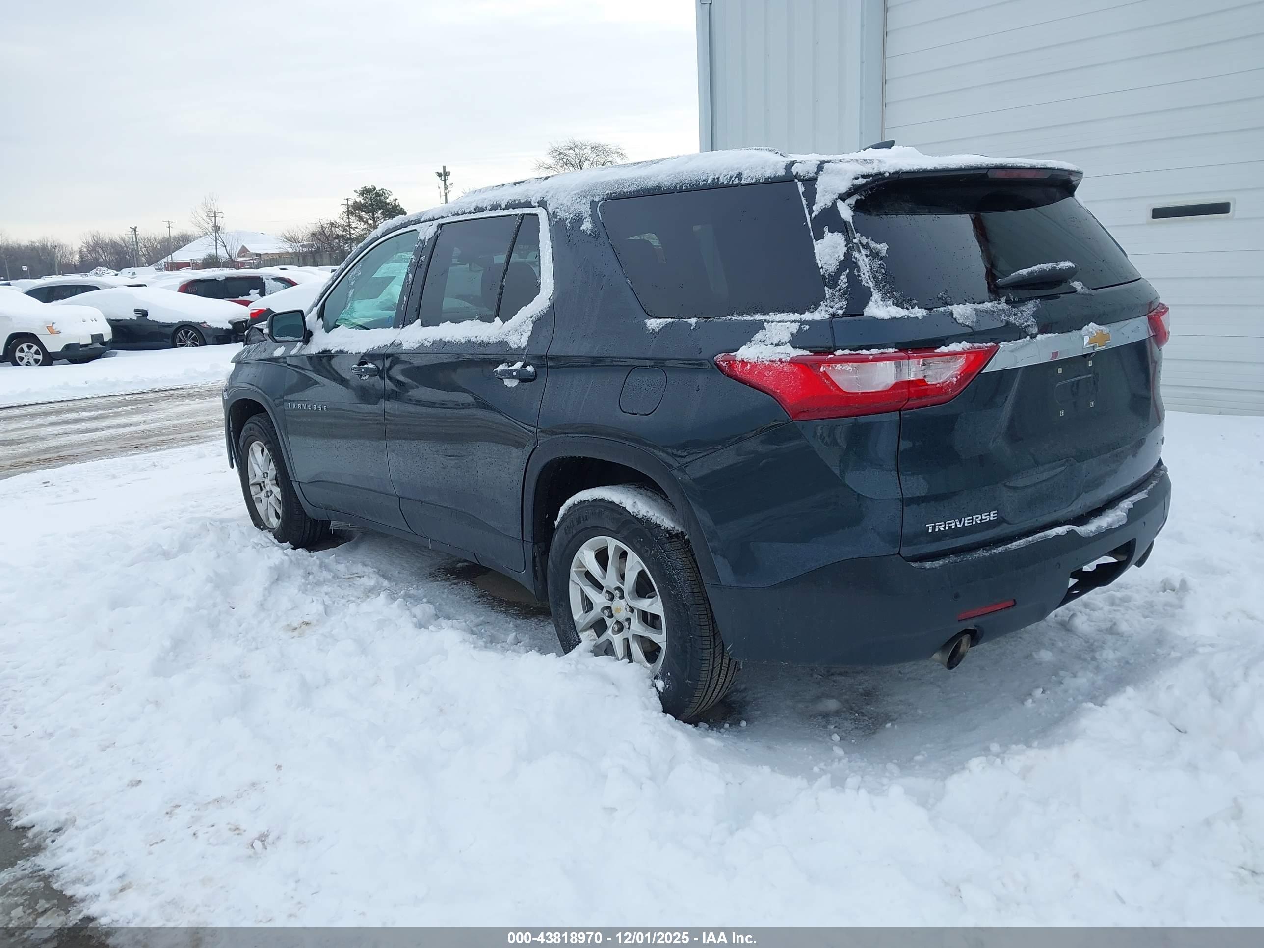 CHEVROLET TRAVERSE image 3
