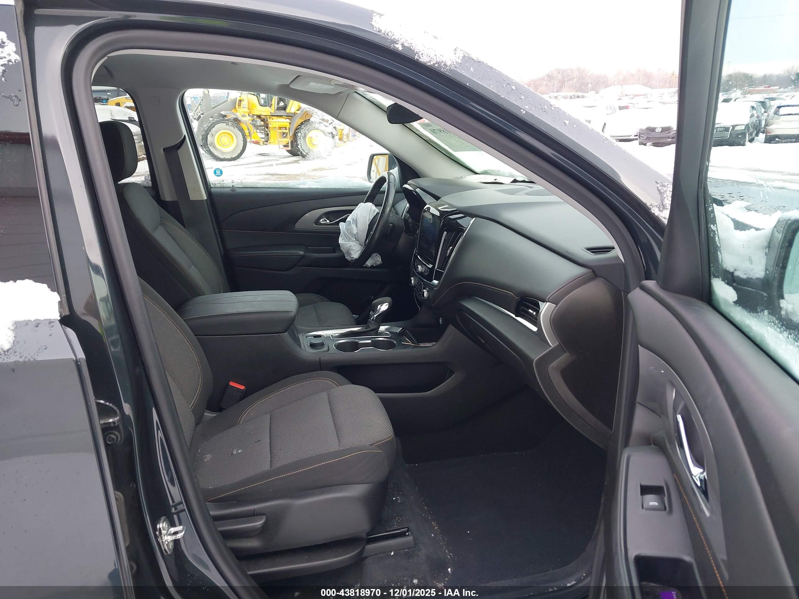 CHEVROLET TRAVERSE image 5