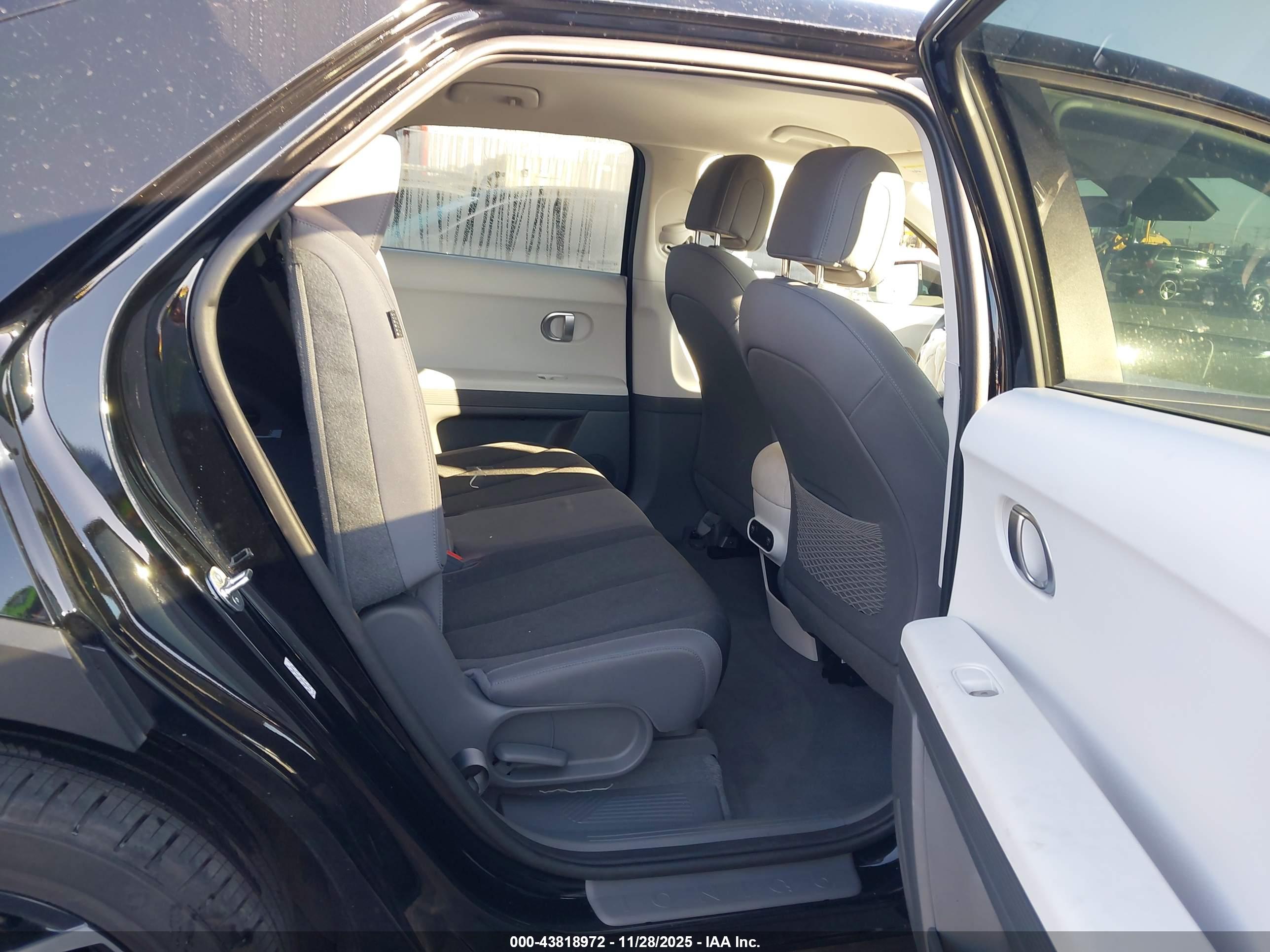 HYUNDAI IONIQ image 8