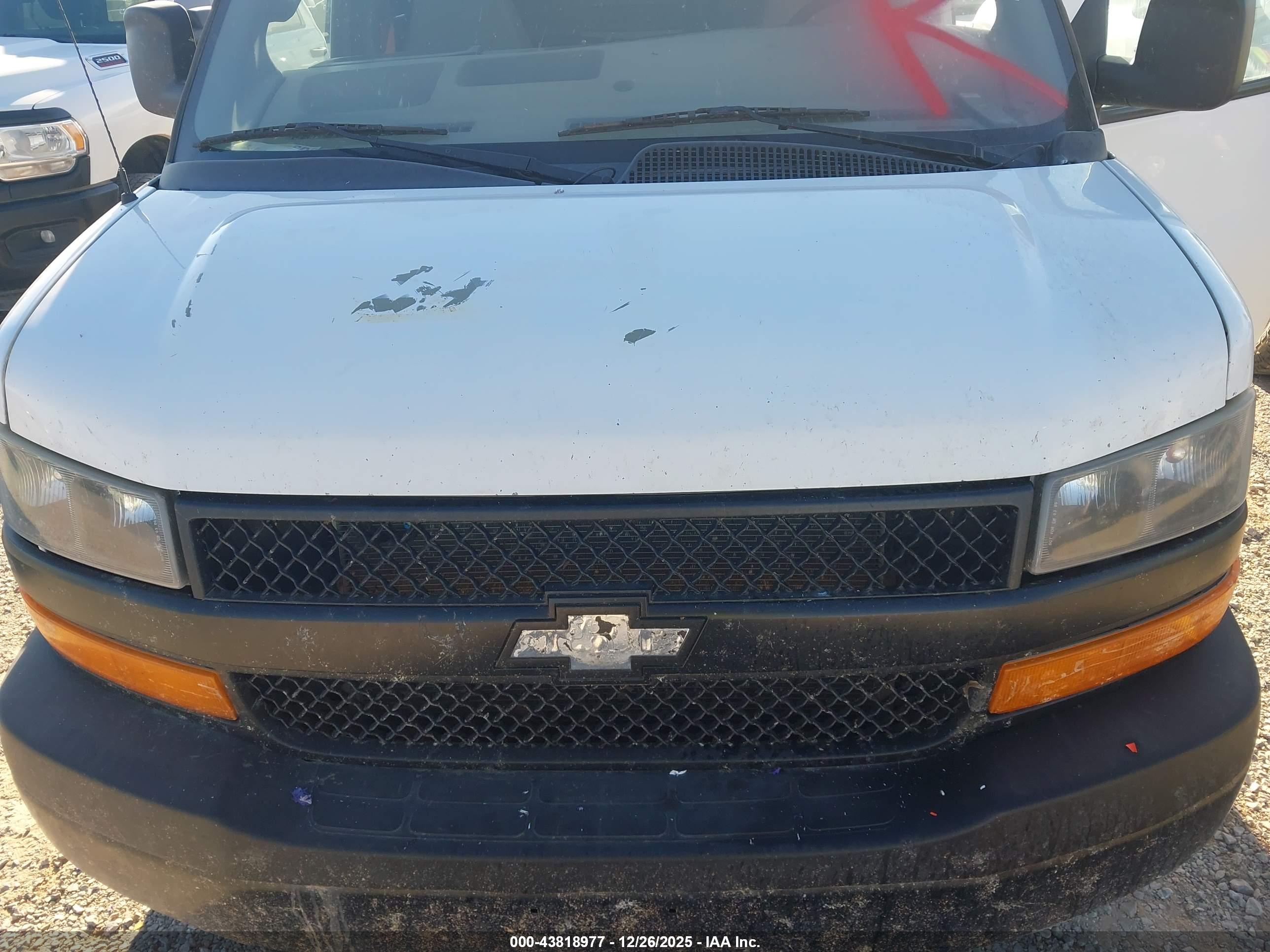 CHEVROLET EXPRESS image 10